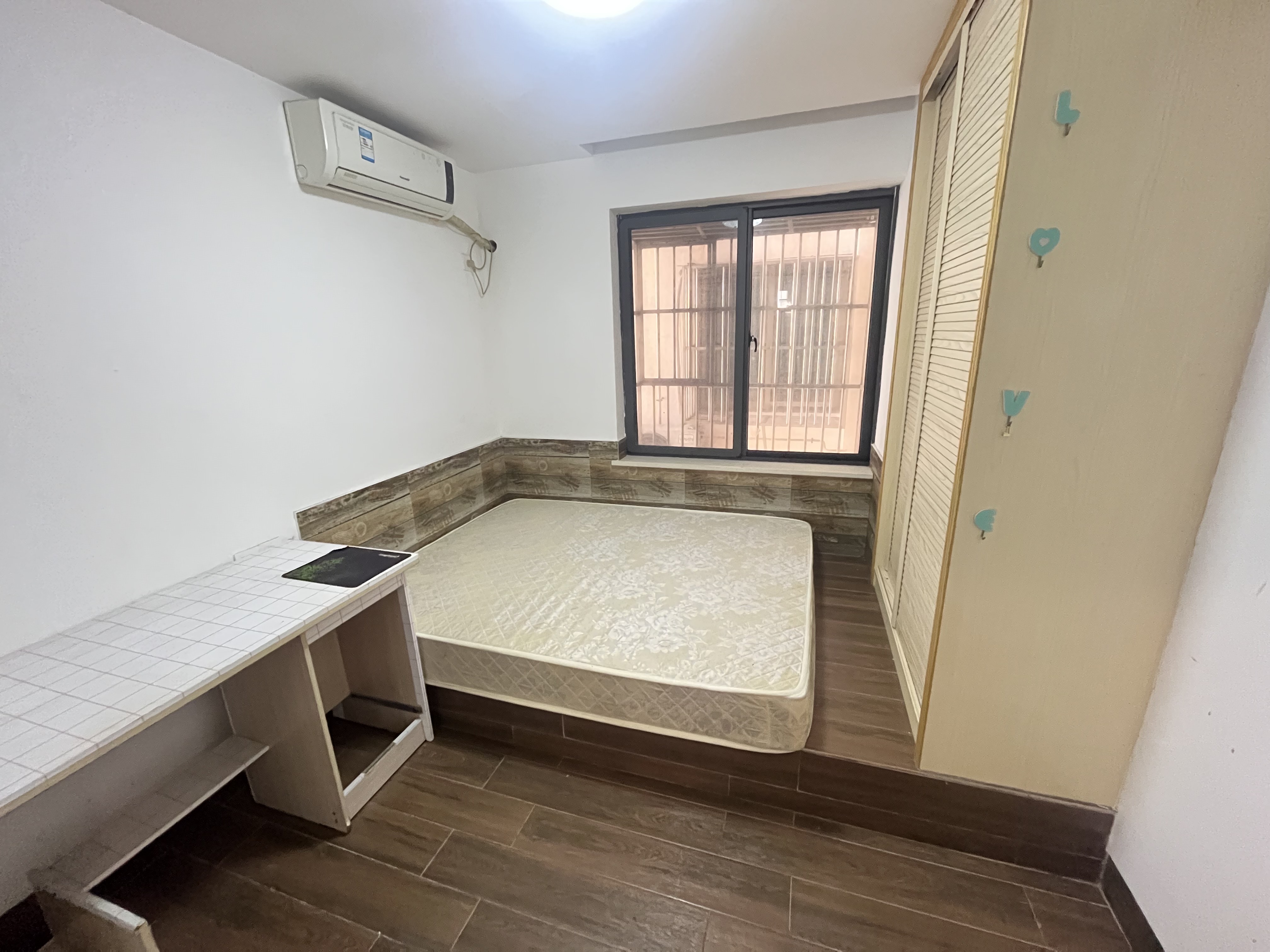 新宏基大厦 3室2厅2卫 110.0万 新宏基大厦 3室2厅2卫 110.0万客厅