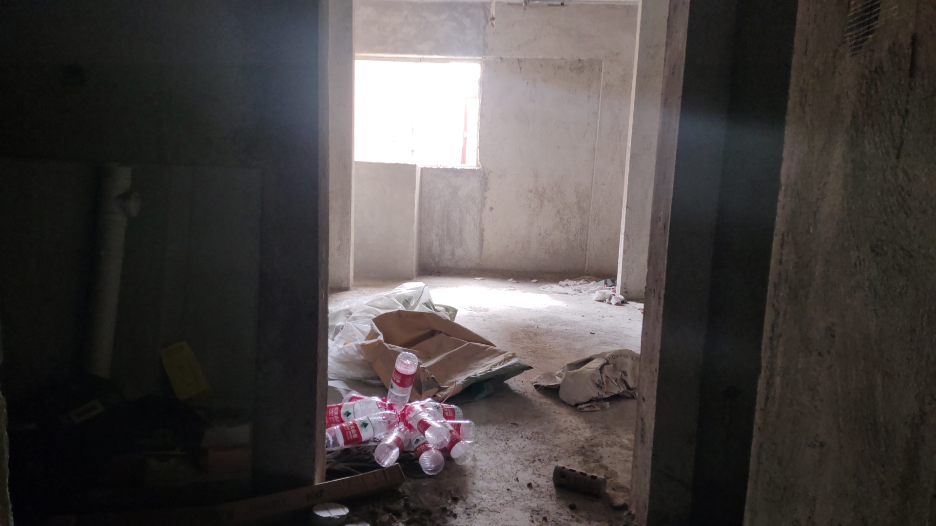 千里红小区（京明时代广场）  1室1厅1卫    16.0万客厅