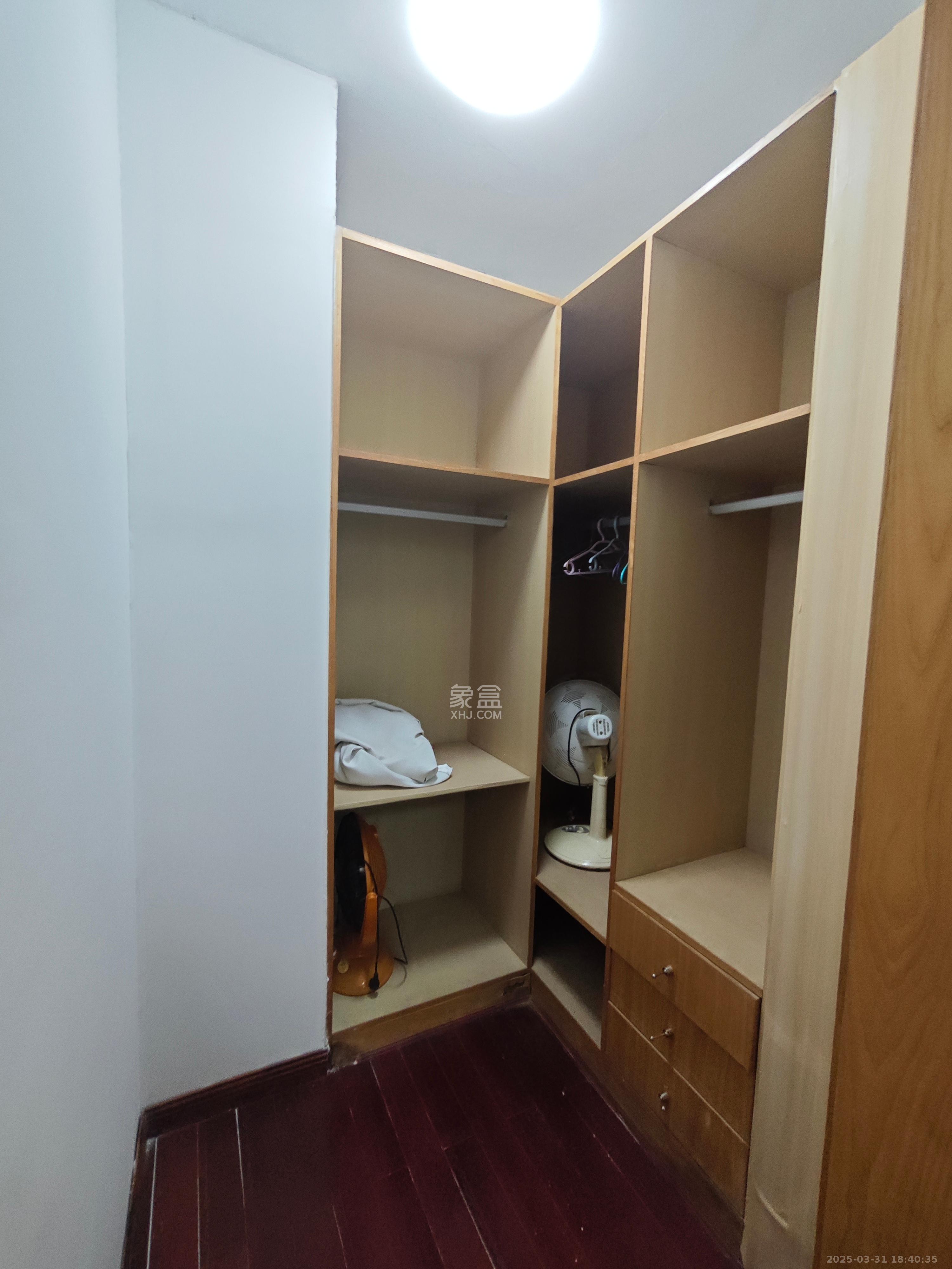 先锋水韵花都 3室2厅1卫 2800.0元/月 先锋水韵花都 3室2厅1卫 2800.0元/月室内图