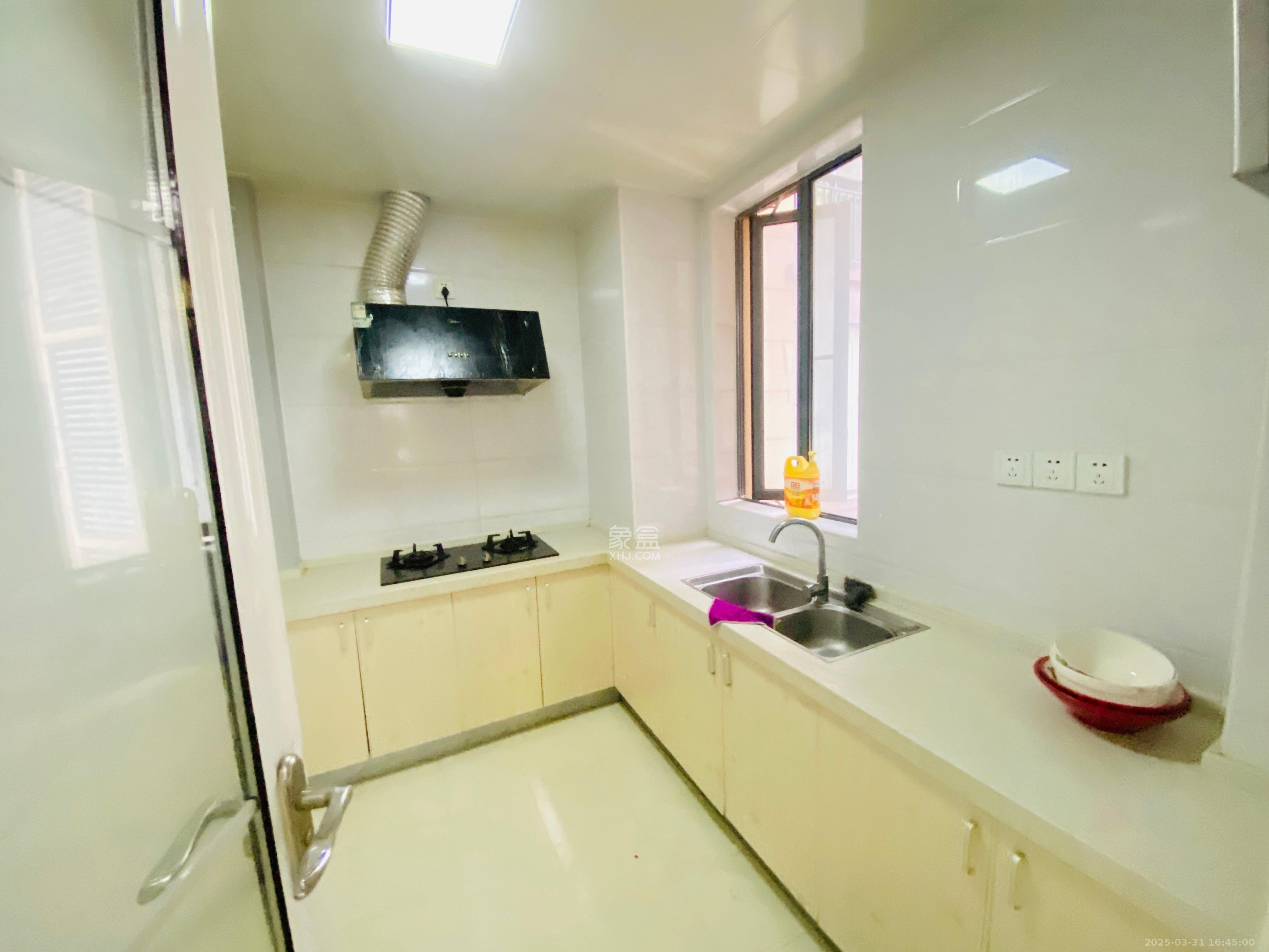 荣盛花语书苑 3室2厅1卫 2300.0元/月 荣盛花语书苑 3室2厅1卫 2300.0元/月室内图