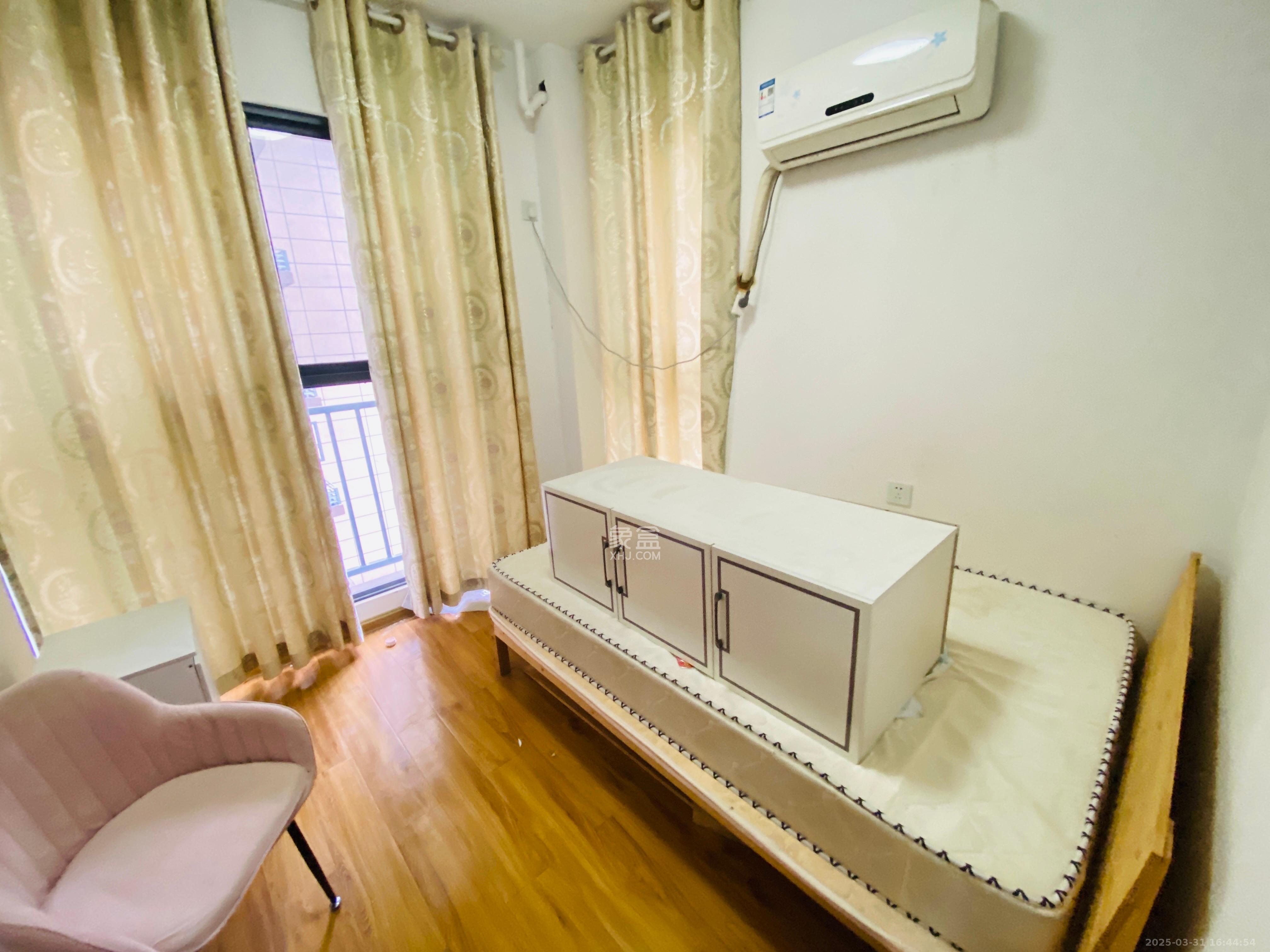 荣盛花语书苑 3室2厅1卫 2300.0元/月 荣盛花语书苑 3室2厅1卫 2300.0元/月室内图