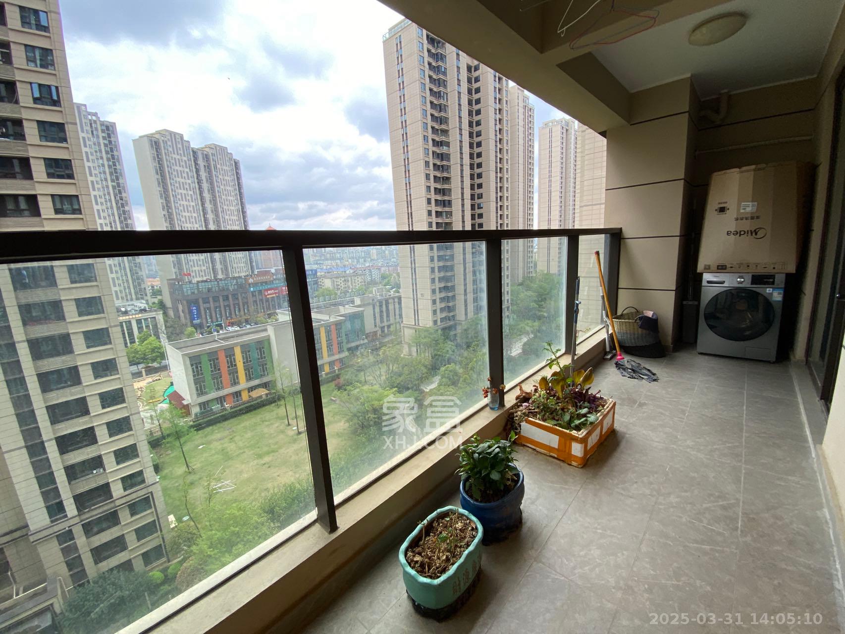 龙湖铂金中心(龙湖春江郦城) 3室2厅2卫 4300.0元/月 龙湖铂金中心(龙湖春江郦城) 3室2厅2卫 4300.0元/月室内图