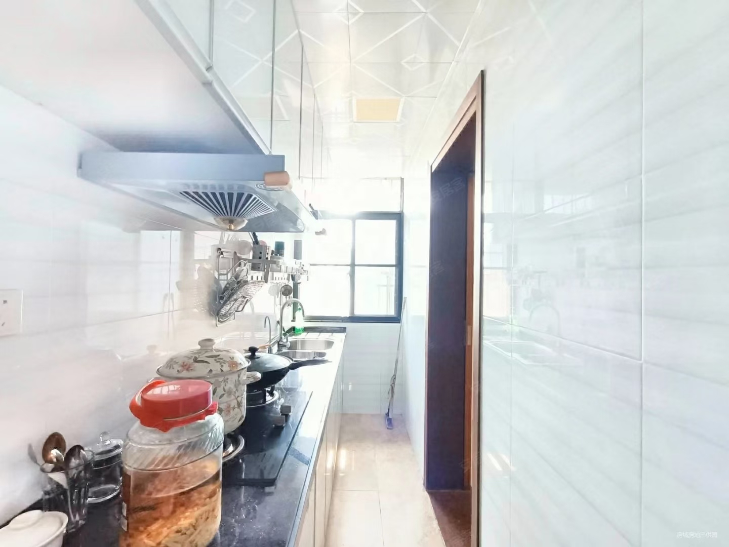 菩提树 2室2厅1卫 2400.00元/月 菩提树 2室2厅1卫 2400.00元/月室内图