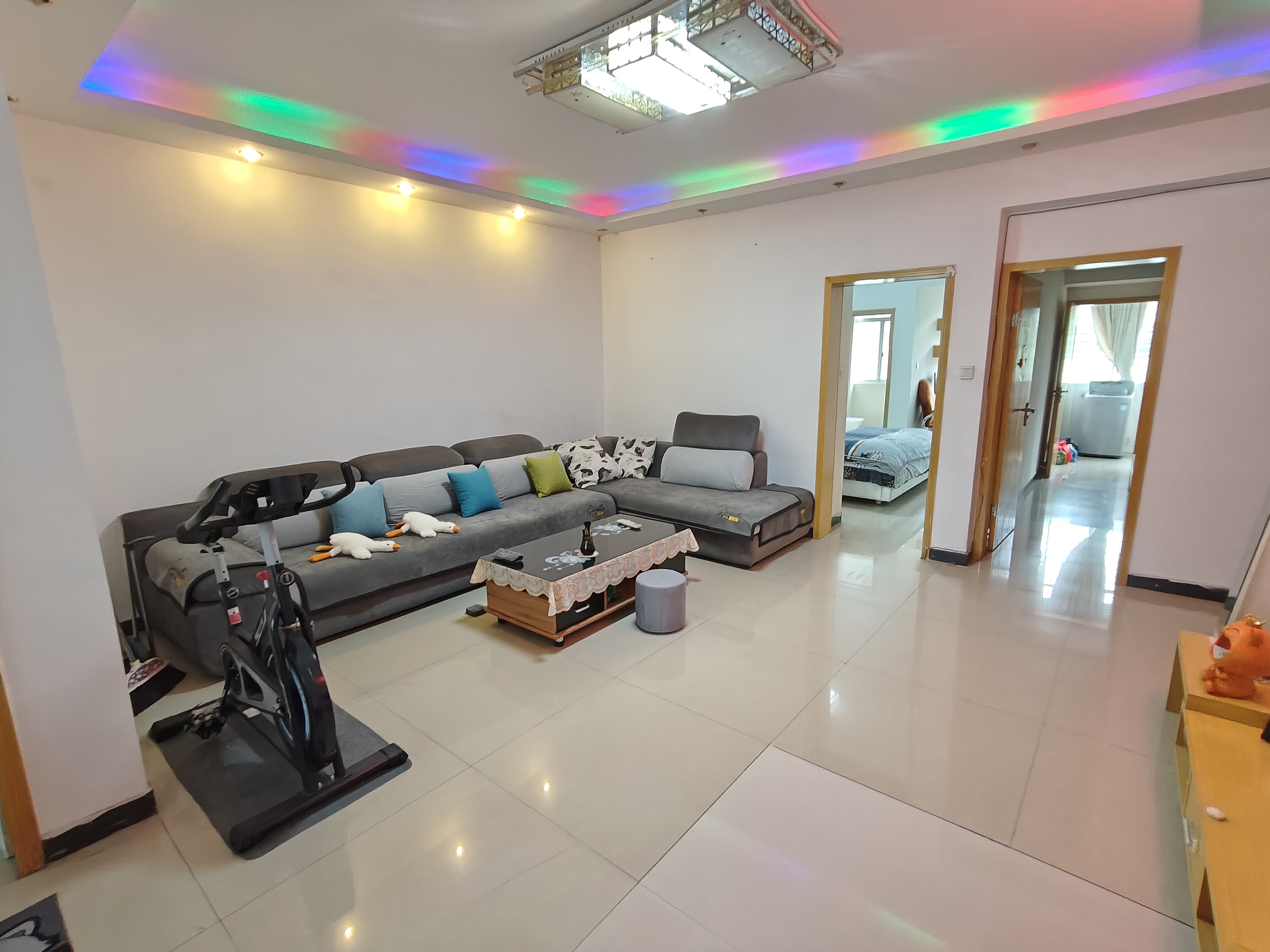 荷塘月色 3室2厅2卫 1400.0元/月 荷塘月色 3室2厅2卫 1400.0元/月室内图