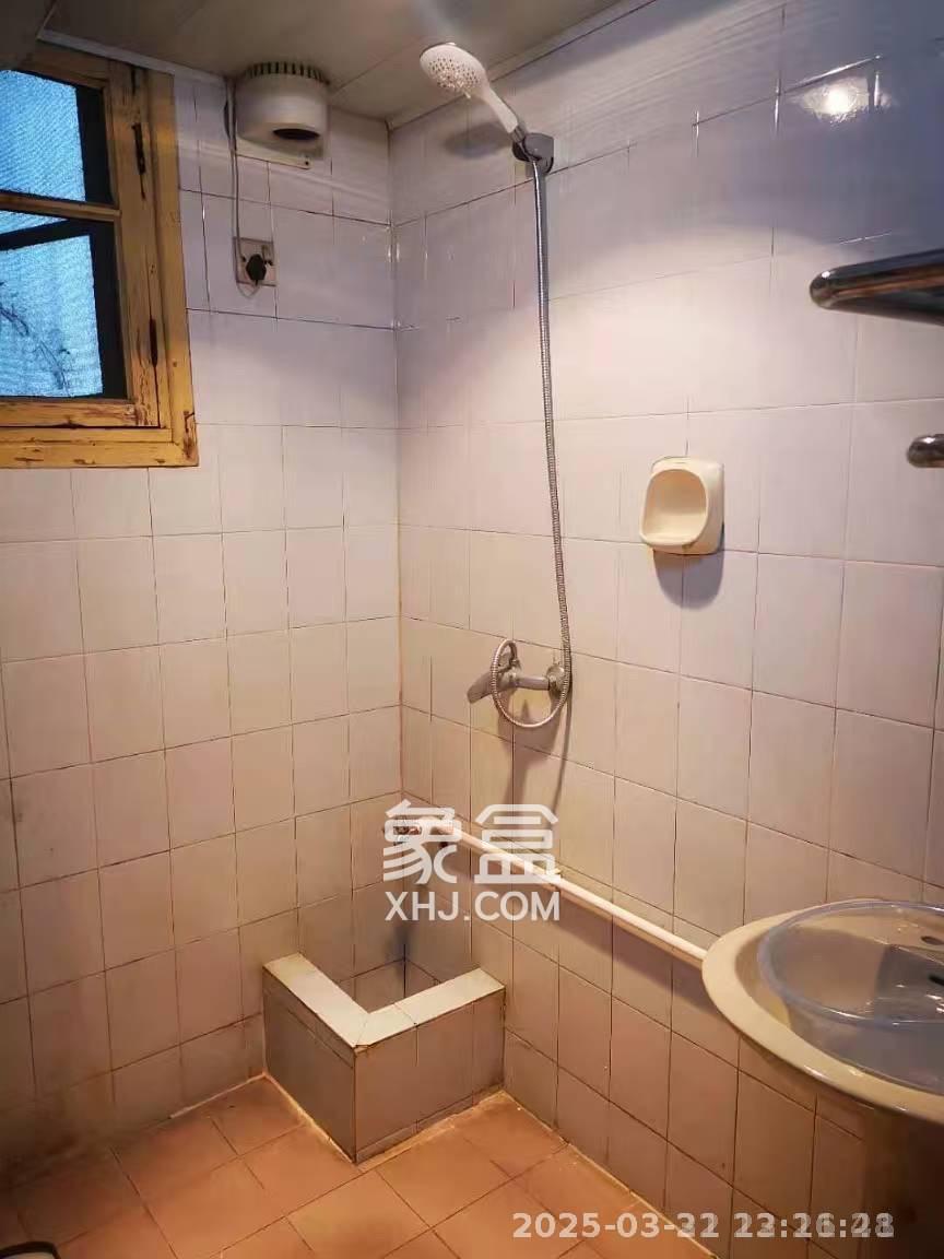中南家园  2室1厅1卫   1300.00元/月室内图1