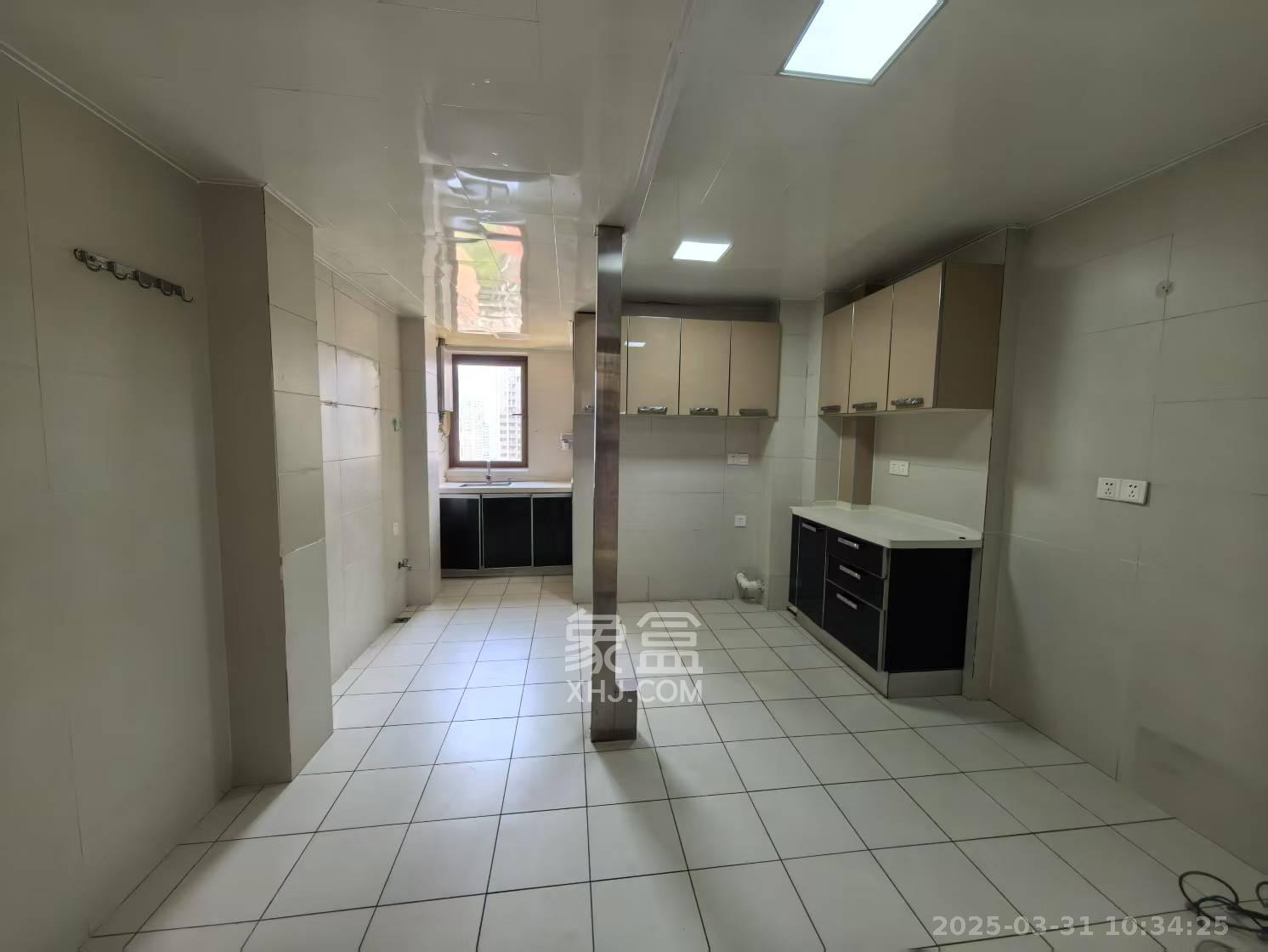 中城丽景香山园 6室2厅2卫 4500.0元/月 中城丽景香山园 6室2厅2卫 4500.0元/月室内图