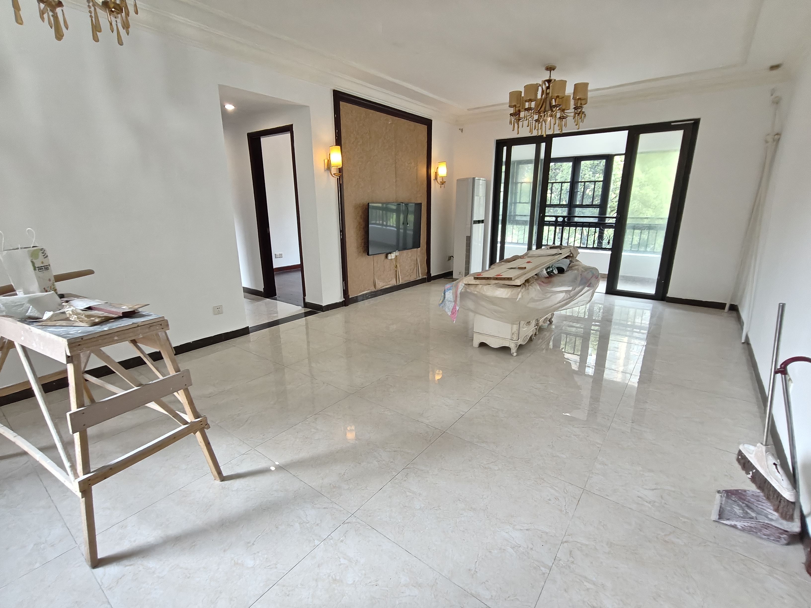 恒大华府 3室2厅2卫 2000.0元/月 恒大华府 3室2厅2卫 2000.0元/月室内图