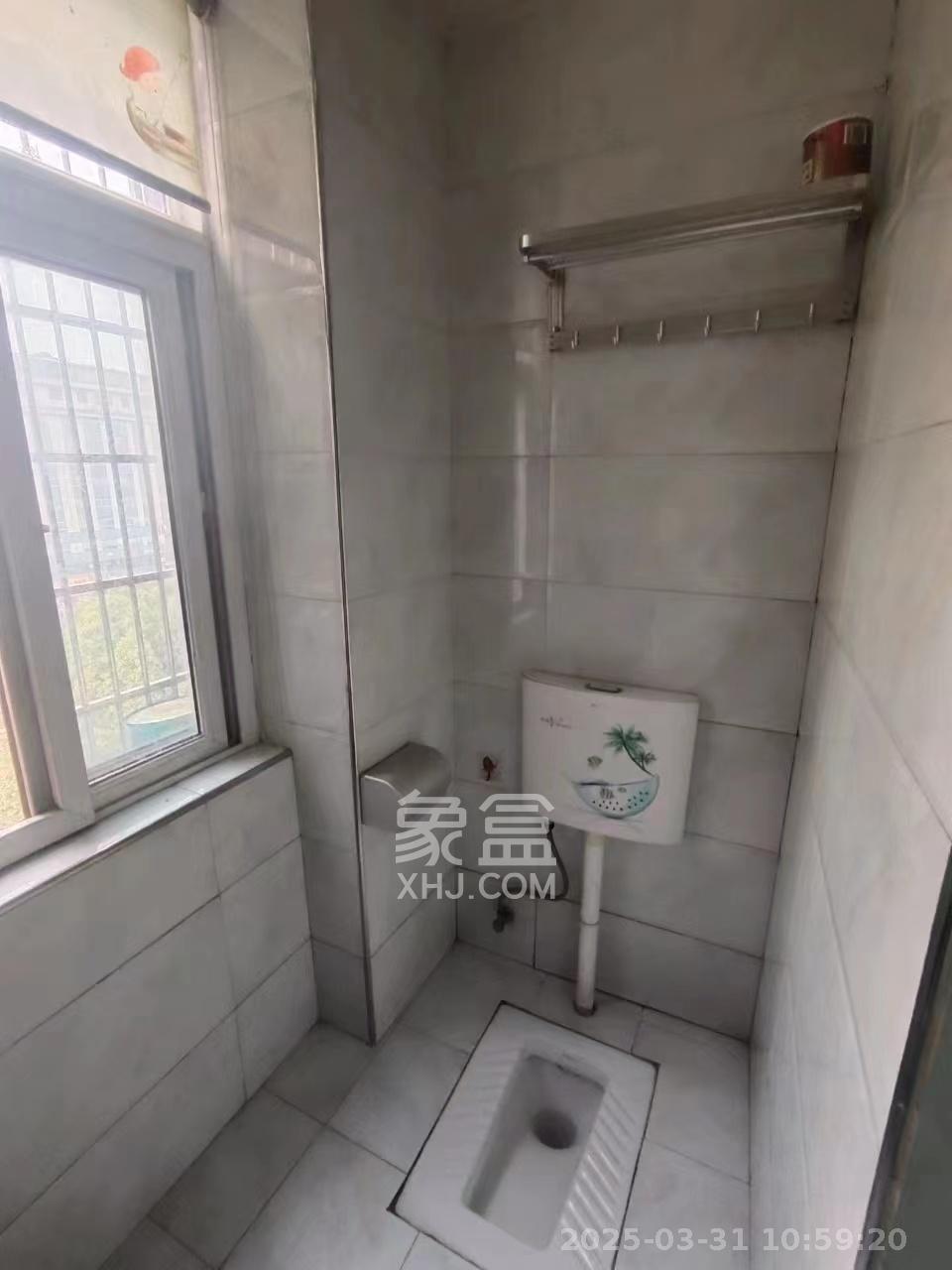 山水湾 3室2厅1卫 1600.0元/月 山水湾 3室2厅1卫 1600.0元/月室内图