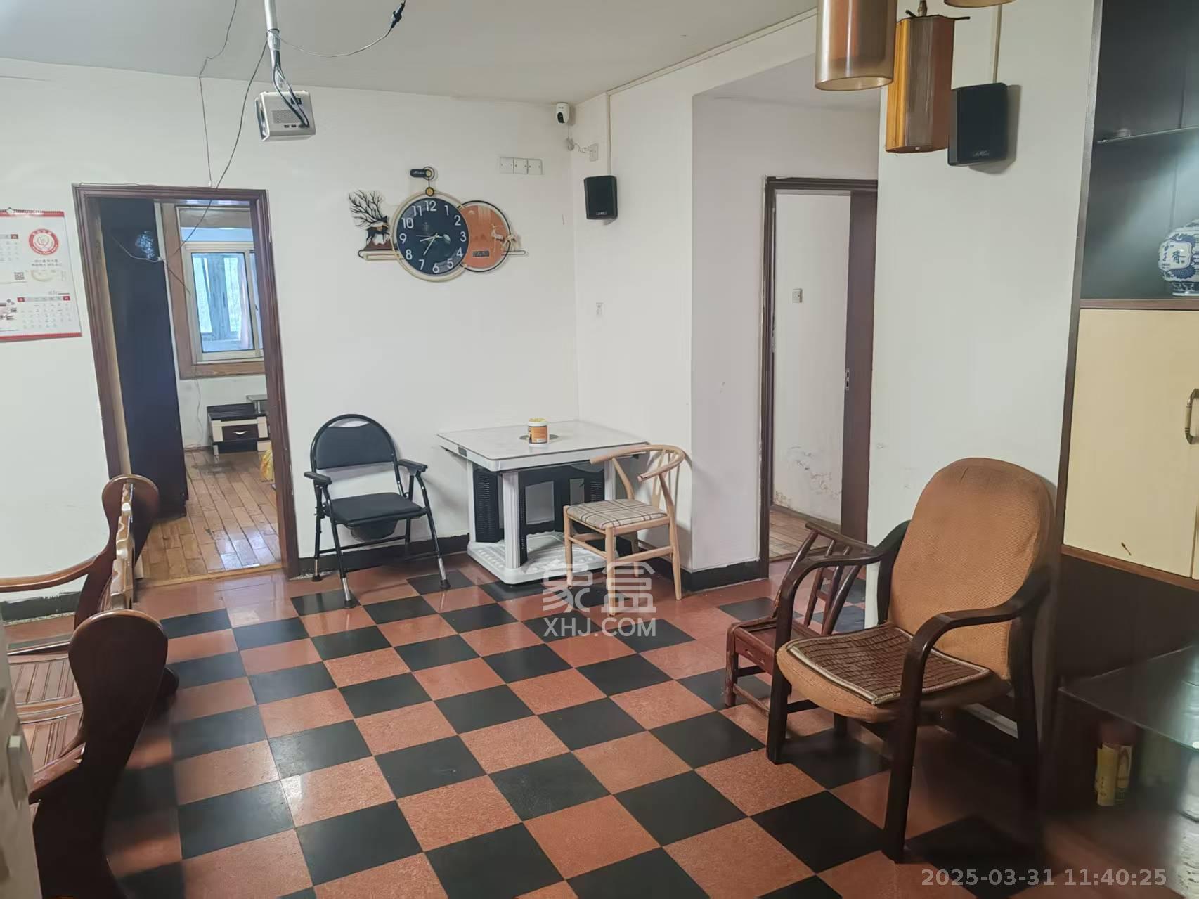 湘银公寓 3室2厅2卫 2100.0元/月 湘银公寓 3室2厅2卫 2100.0元/月室内图