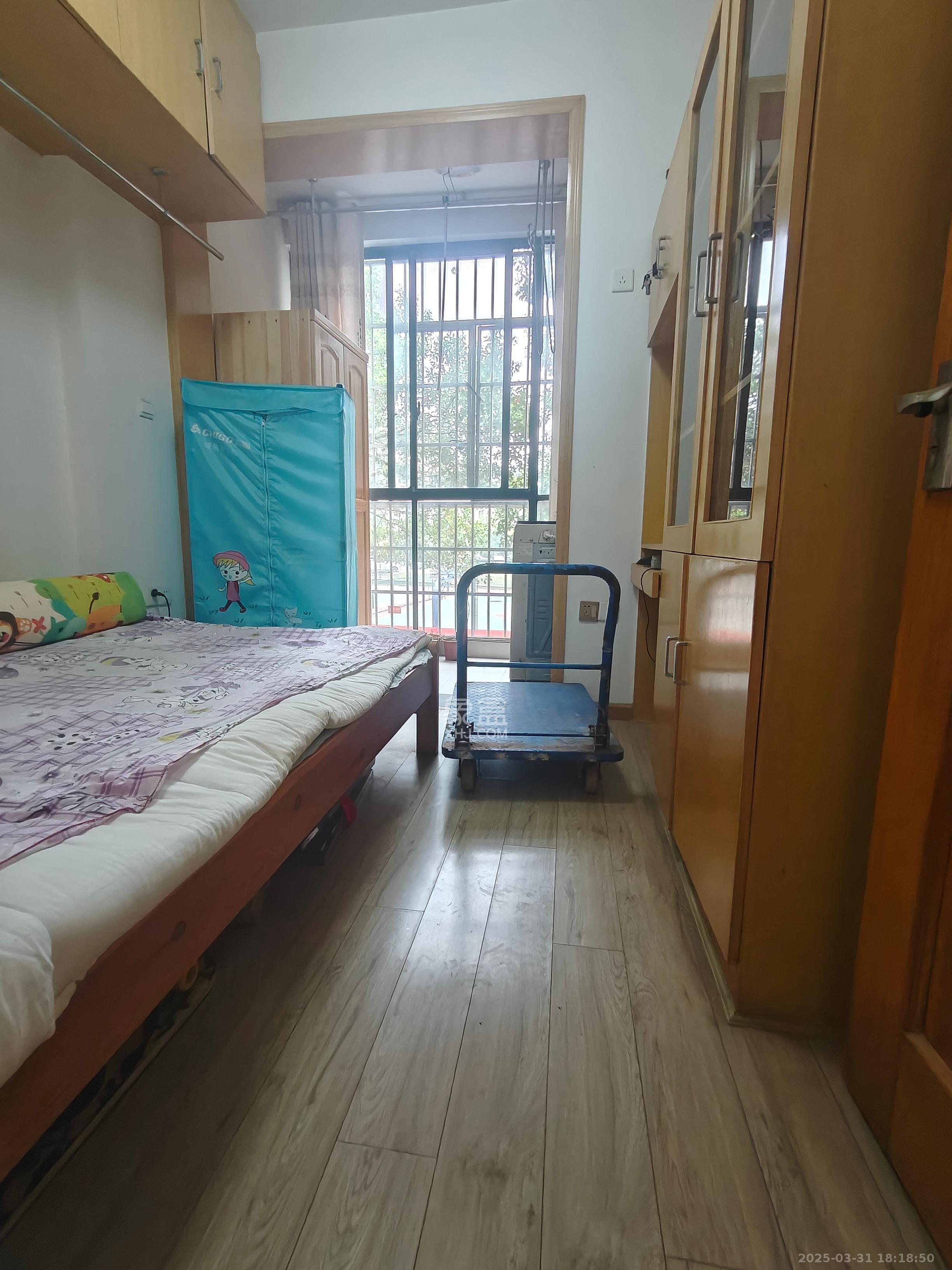枫华府第  3室2厅2卫   1900.00元/月室内图