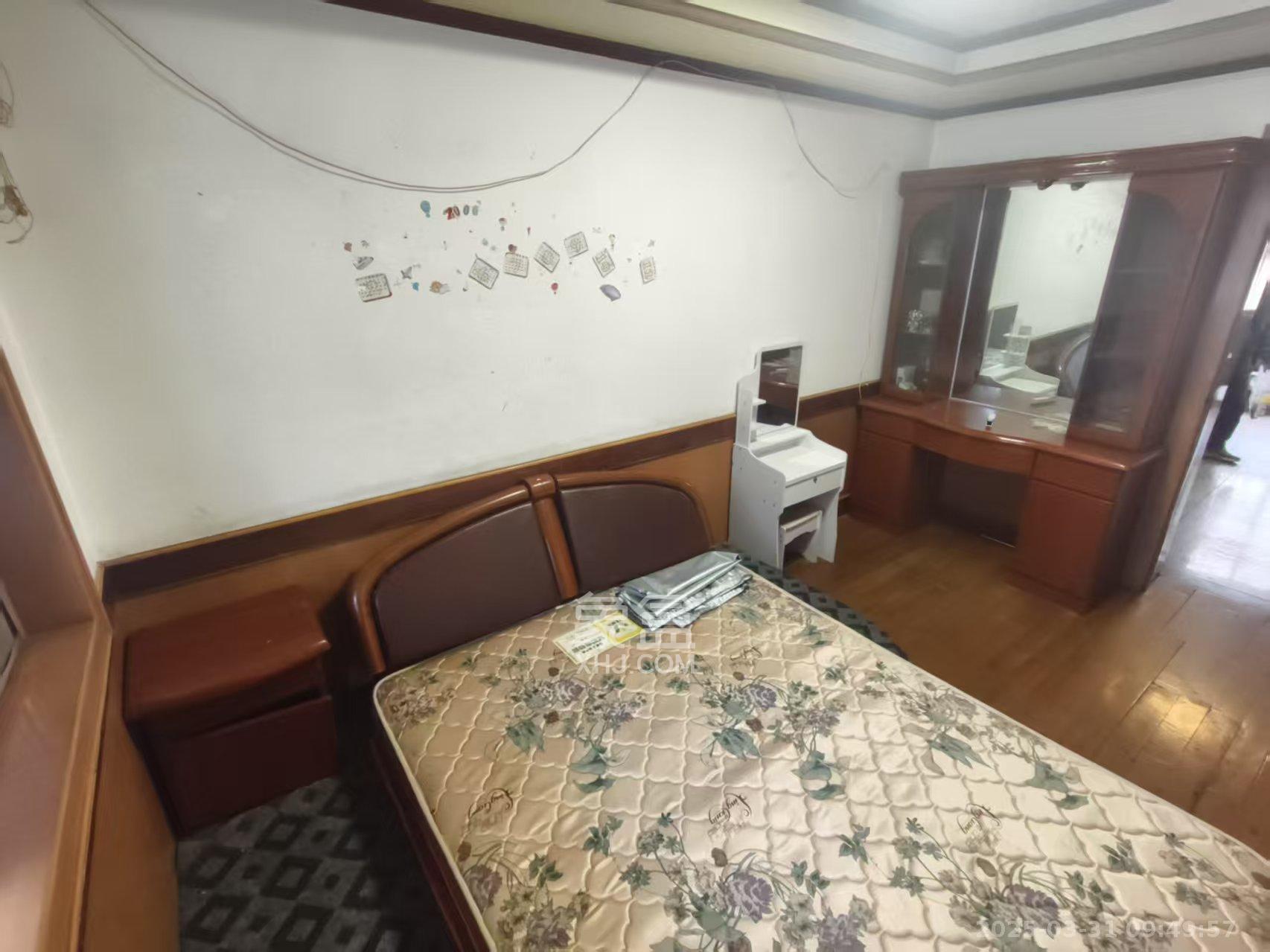 阳光花园  3室2厅1卫   1700.00元/月室内图