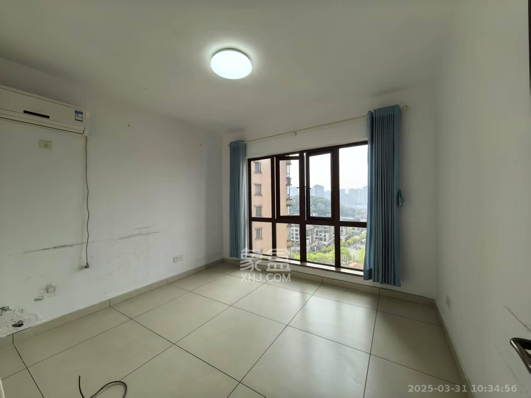 中城丽景香山园 6室2厅2卫 4500.0元/月 中城丽景香山园 6室2厅2卫 4500.0元/月室内图