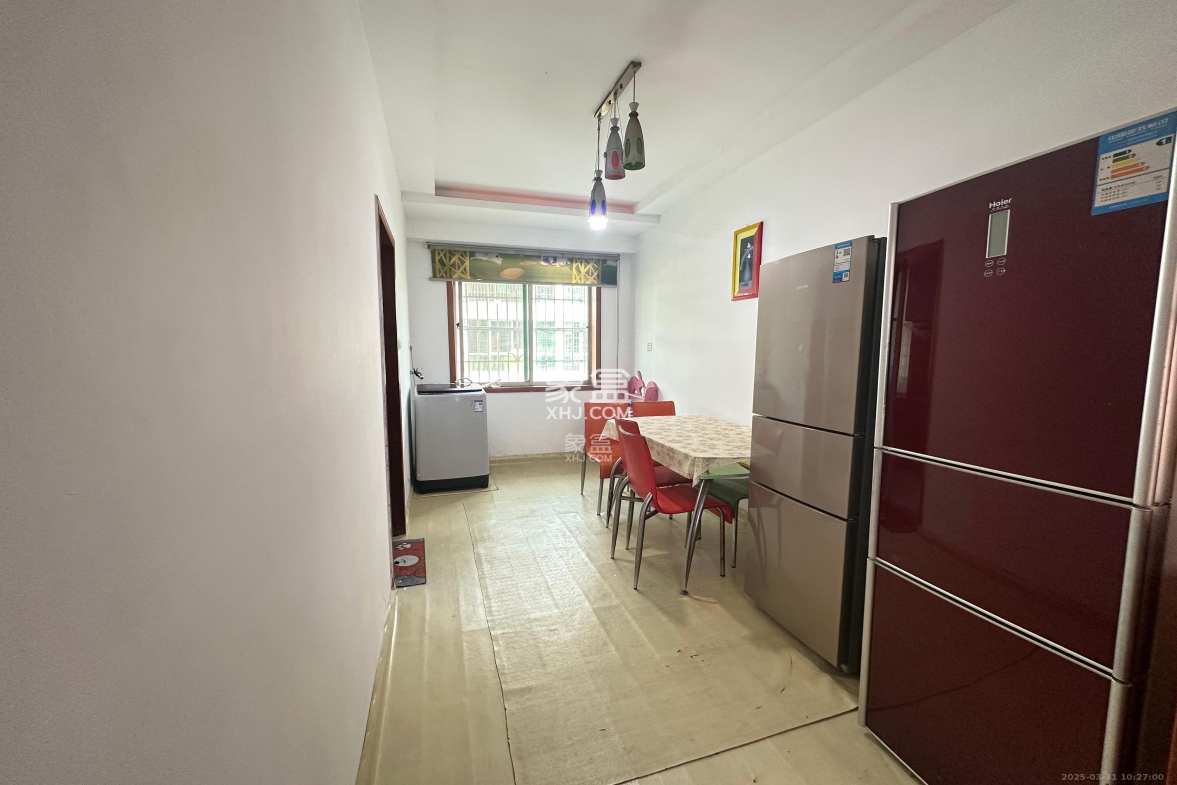 中南汽车世界 2室2厅1卫 1300.0元/月 中南汽车世界 2室2厅1卫 1300.0元/月室内图