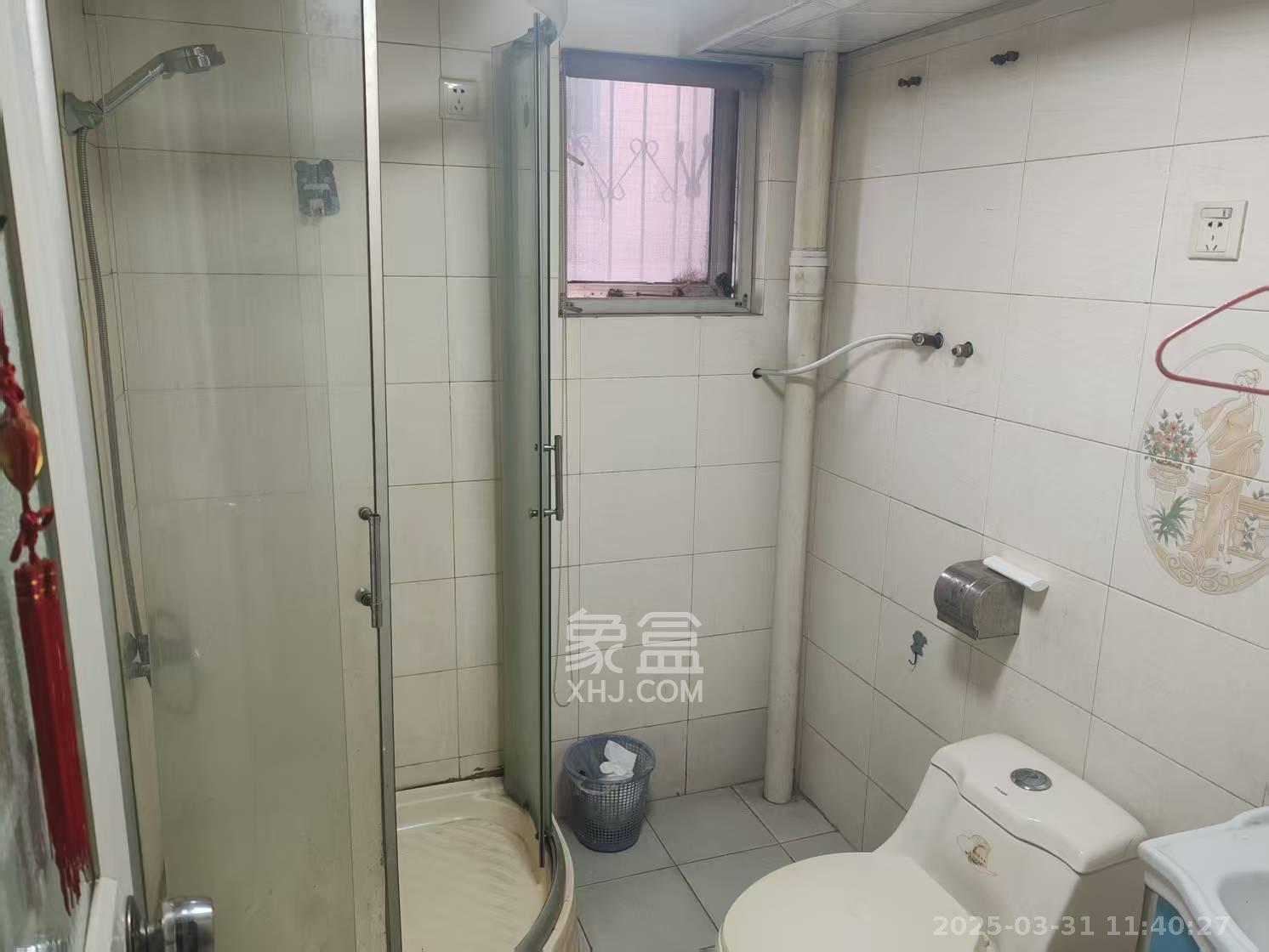 湘银公寓 3室2厅2卫 2100.0元/月 湘银公寓 3室2厅2卫 2100.0元/月室内图