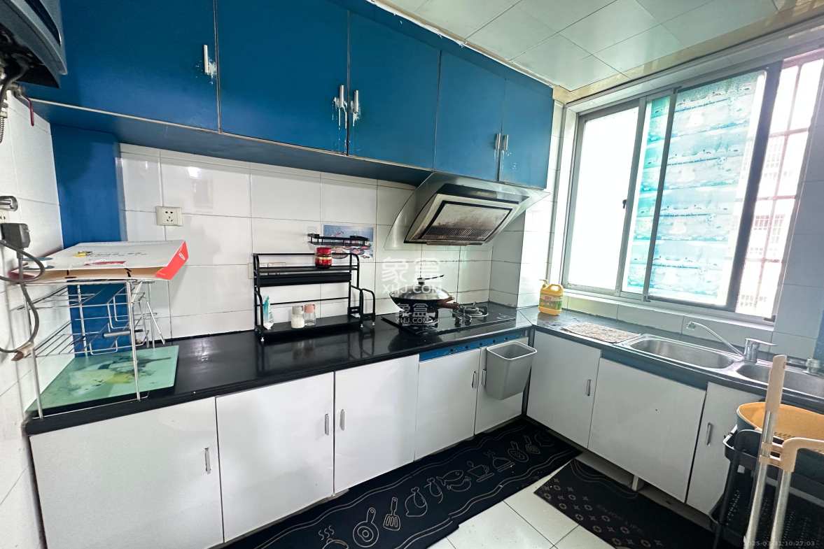 中南汽车世界 2室2厅1卫 1300.0元/月 中南汽车世界 2室2厅1卫 1300.0元/月室内图