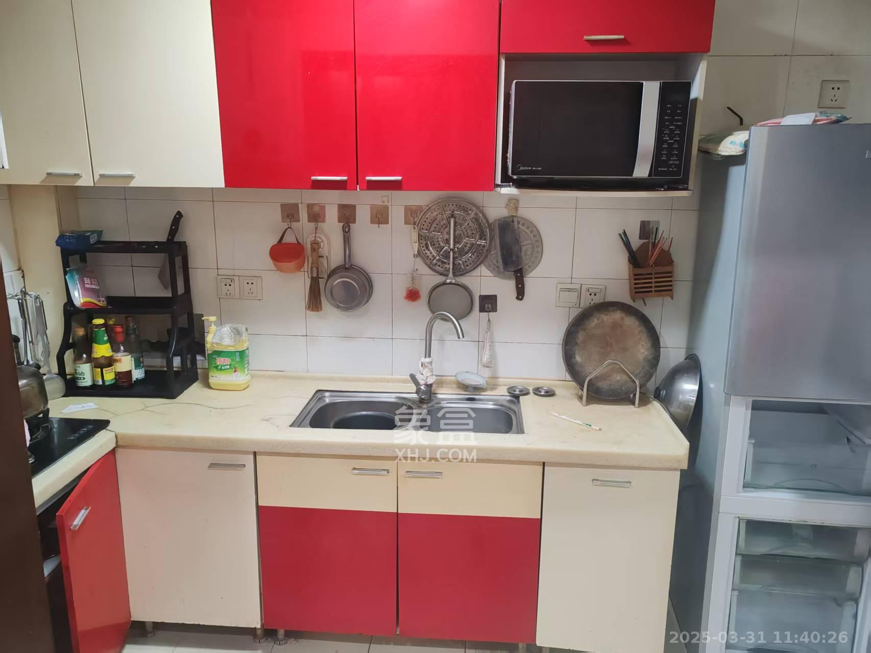 湘银公寓 3室2厅2卫 2100.0元/月 湘银公寓 3室2厅2卫 2100.0元/月室内图