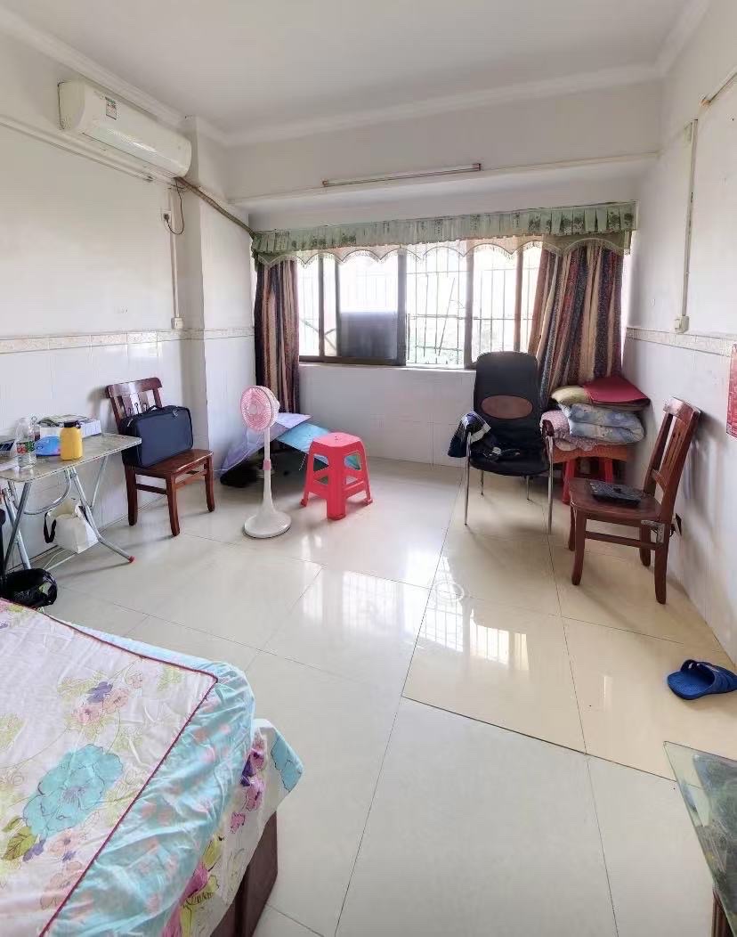 嵩阳大厦 1室1厅1卫 31.8万 嵩阳大厦 1室1厅1卫 31.8万客厅