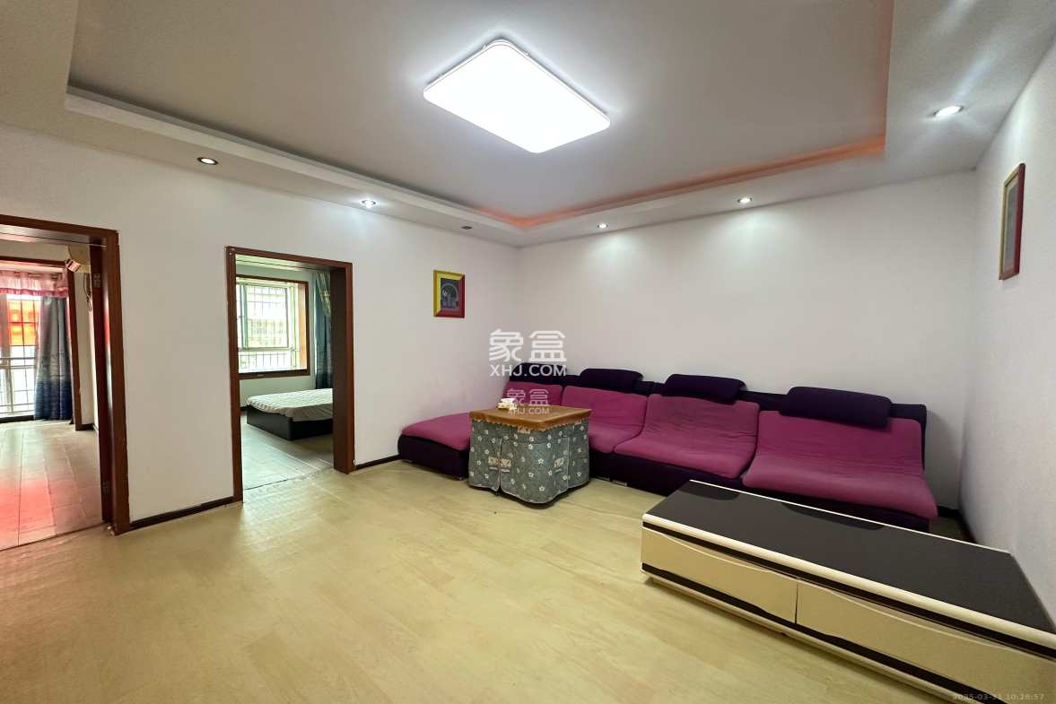 中南汽车世界 2室2厅1卫 1300.0元/月 中南汽车世界 2室2厅1卫 1300.0元/月室内图