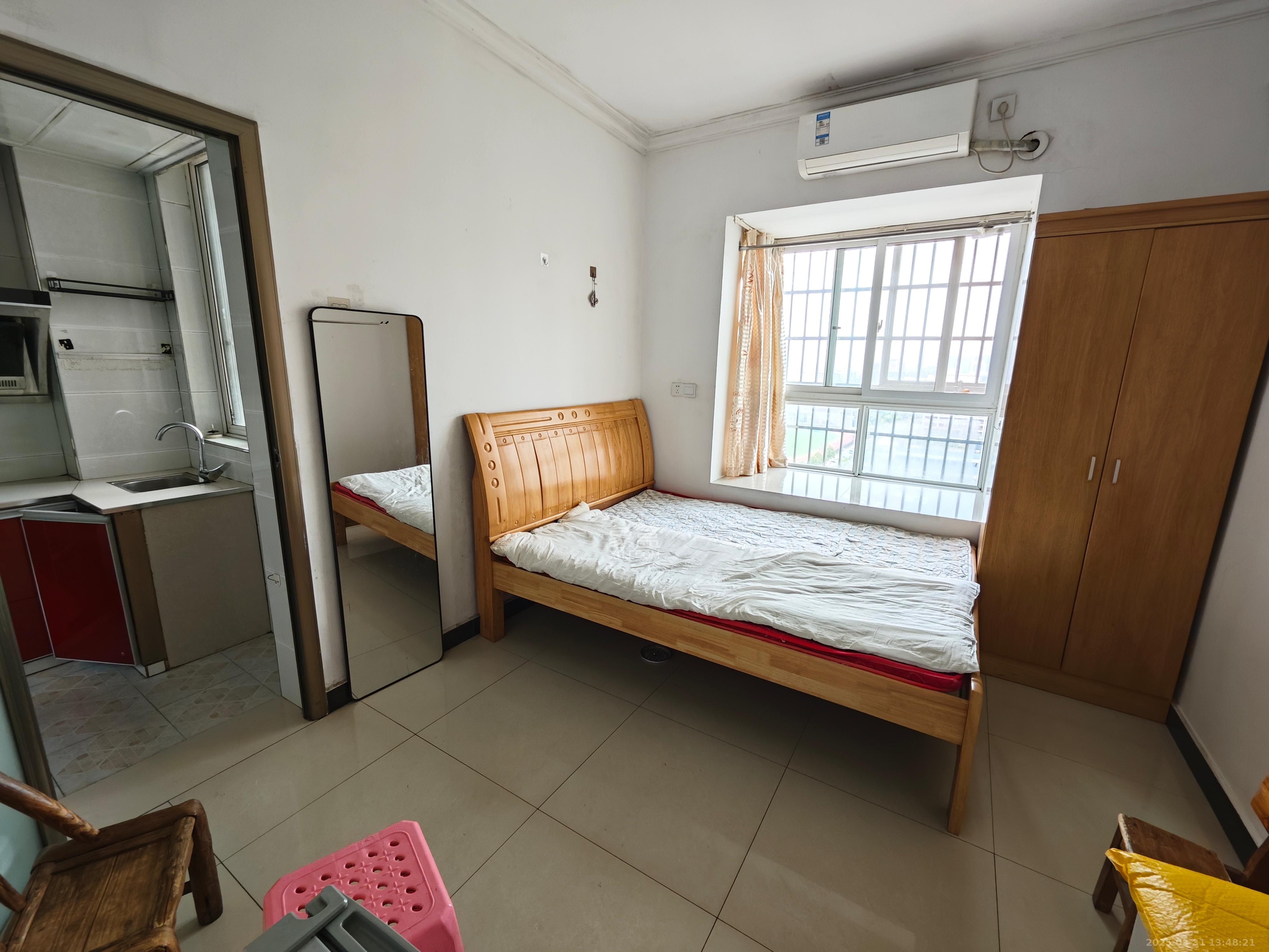 和馨园 1室1厅1卫 1100.0元/月 和馨园 1室1厅1卫 1100.0元/月室内图