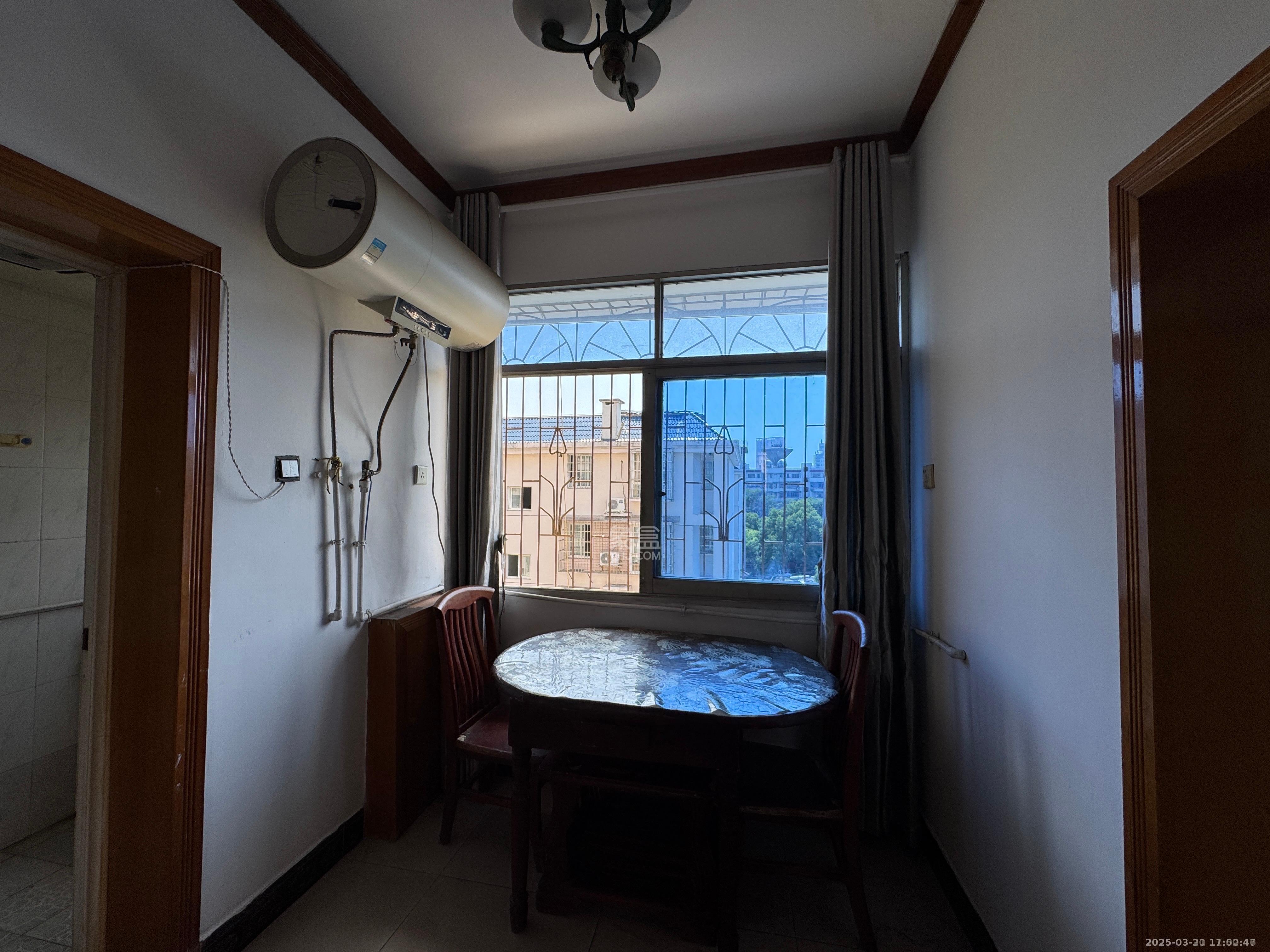 铁路小区  2室2厅1卫    900.0元/月 铁路小区  2室2厅1卫    900.0元/月室内图1