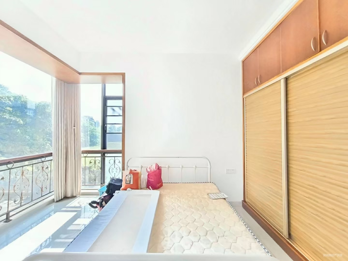 菩提树 2室2厅1卫 2400.00元/月 菩提树 2室2厅1卫 2400.00元/月室内图