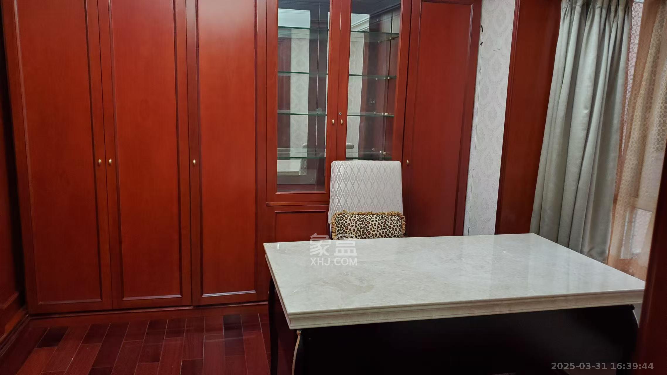 四季阳光花城 4室2厅2卫 4800.0元/月 四季阳光花城 4室2厅2卫 4800.0元/月室内图