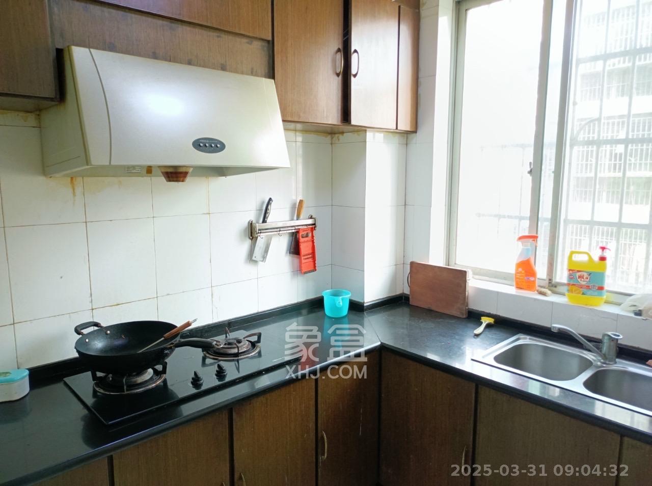 中南汽车世界  3室2厅1卫   1250.00元/月室内图