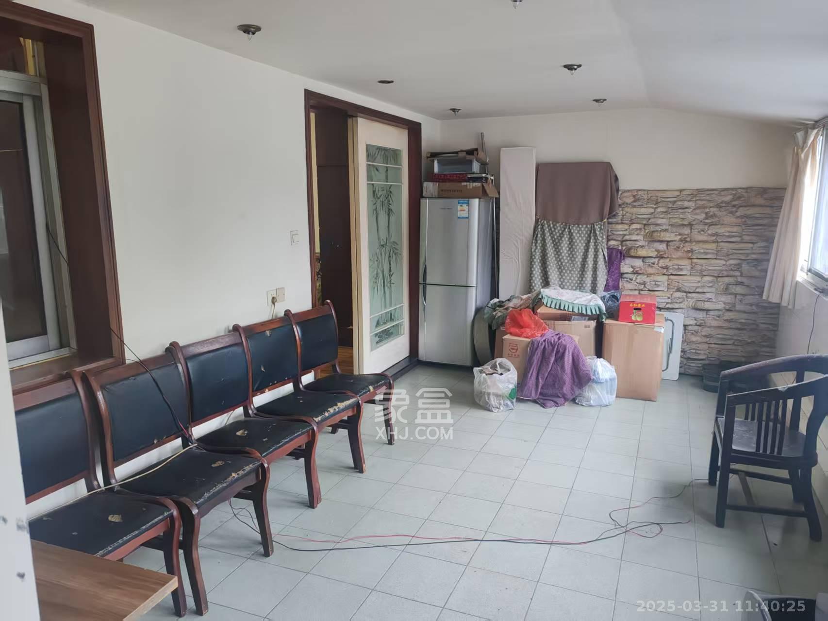 湘银公寓 3室2厅2卫 2100.0元/月 湘银公寓 3室2厅2卫 2100.0元/月室内图