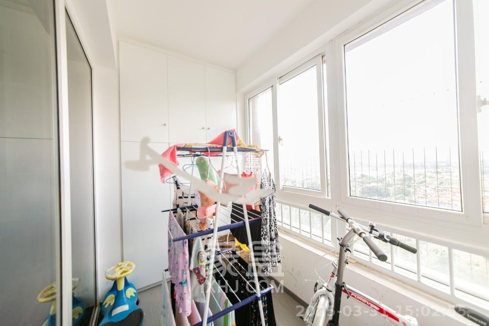 万国城(当代满庭春MOMA)一期 1室2厅2卫 4200.0元/月 万国城(当代满庭春MOMA)一期 1室2厅2卫 4200.0元/月室内图