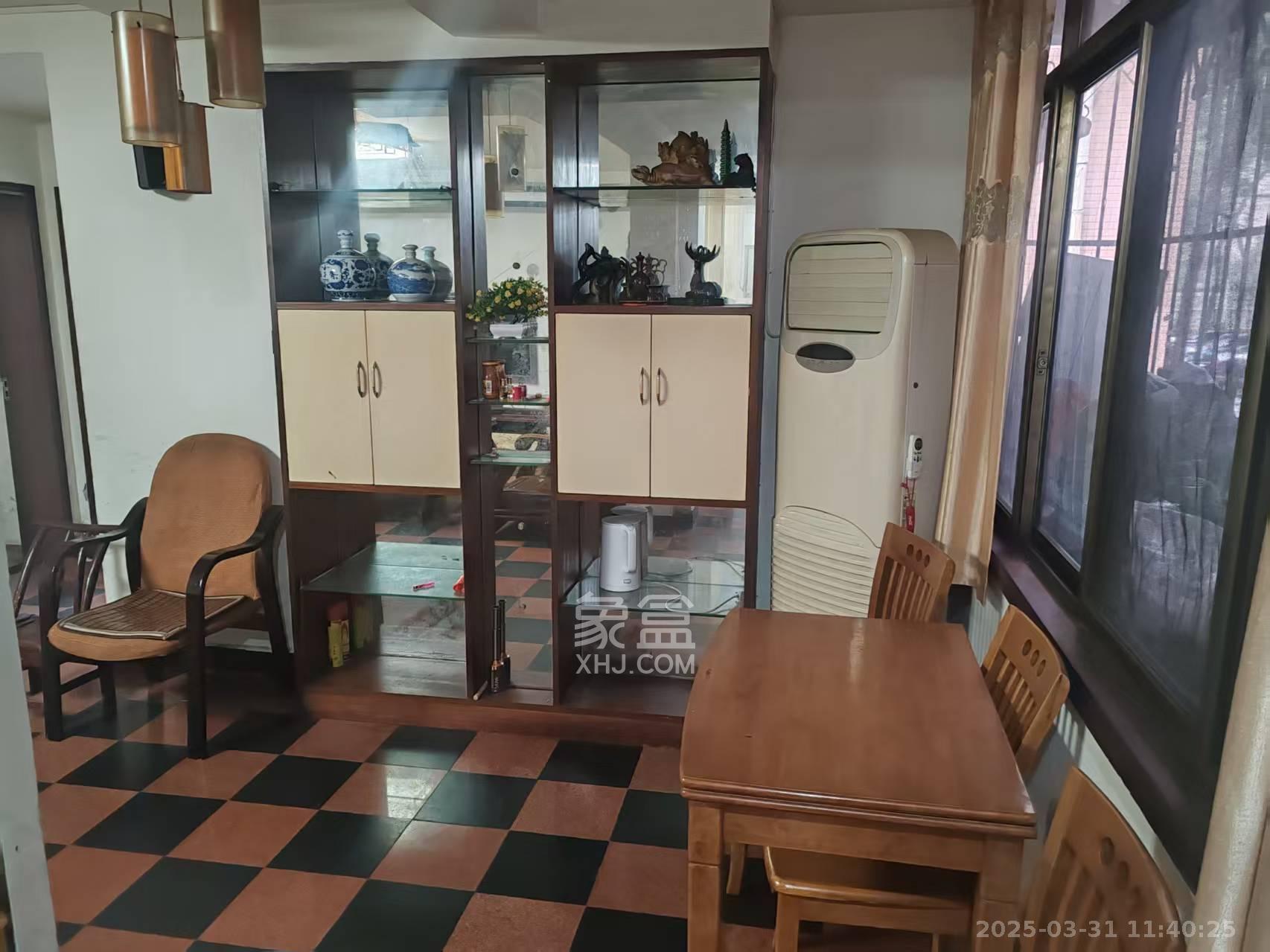 湘银公寓 3室2厅2卫 2100.0元/月 湘银公寓 3室2厅2卫 2100.0元/月室内图