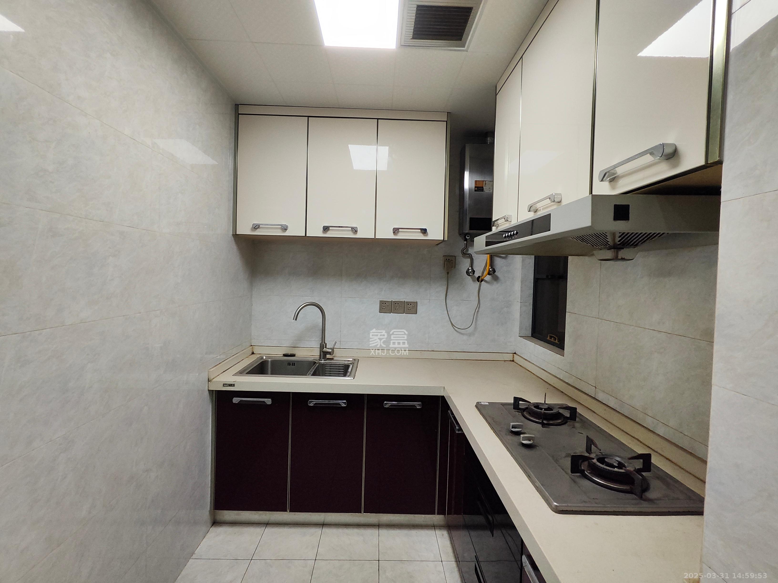 保利城(中航城国际社区、郡原美村) 4室2厅2卫 2300.0元/月 保利城(中航城国际社区、郡原美村) 4室2厅2卫 2300.0元/月室内图