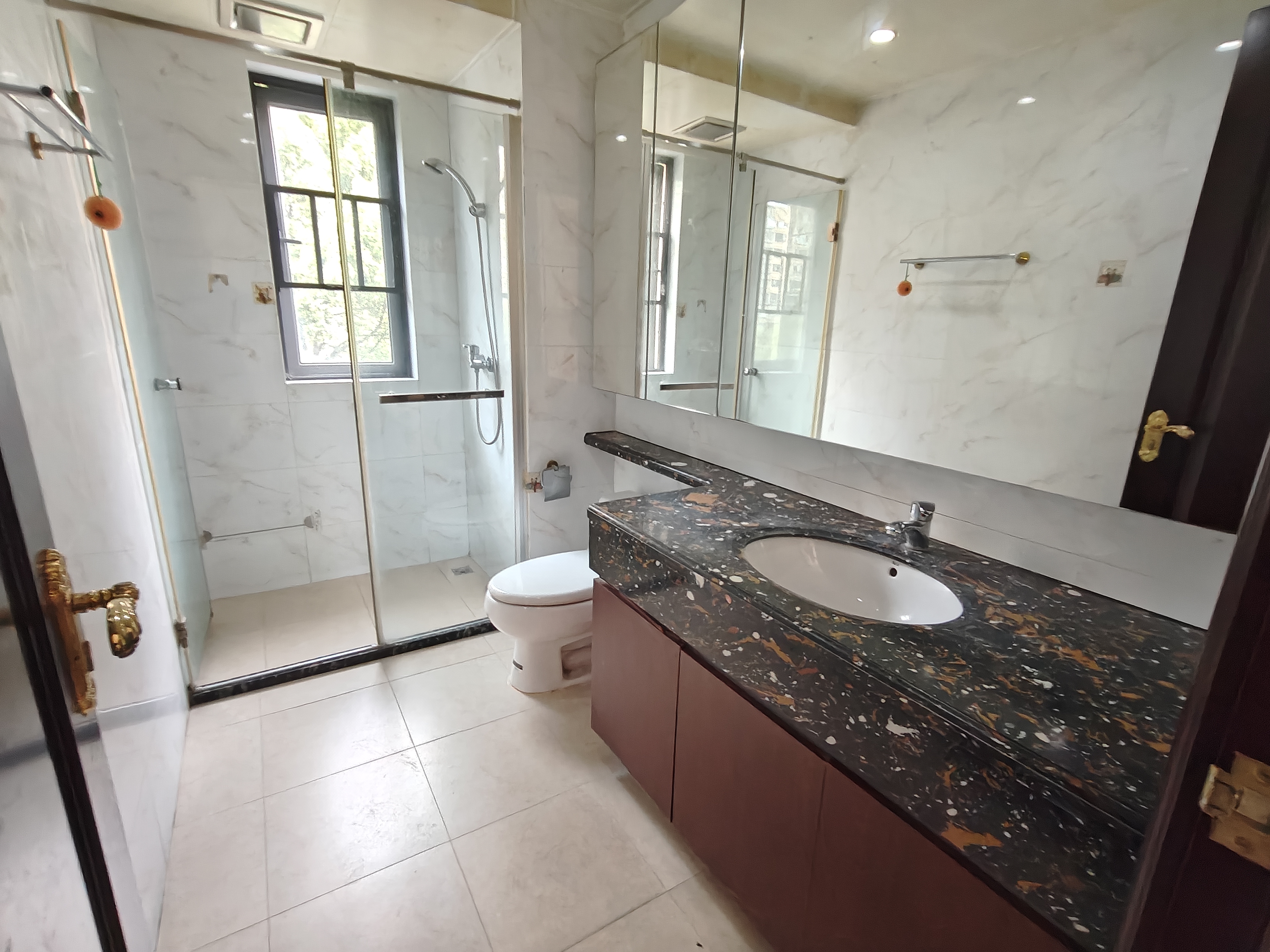 恒大华府 3室2厅2卫 2000.0元/月 恒大华府 3室2厅2卫 2000.0元/月室内图