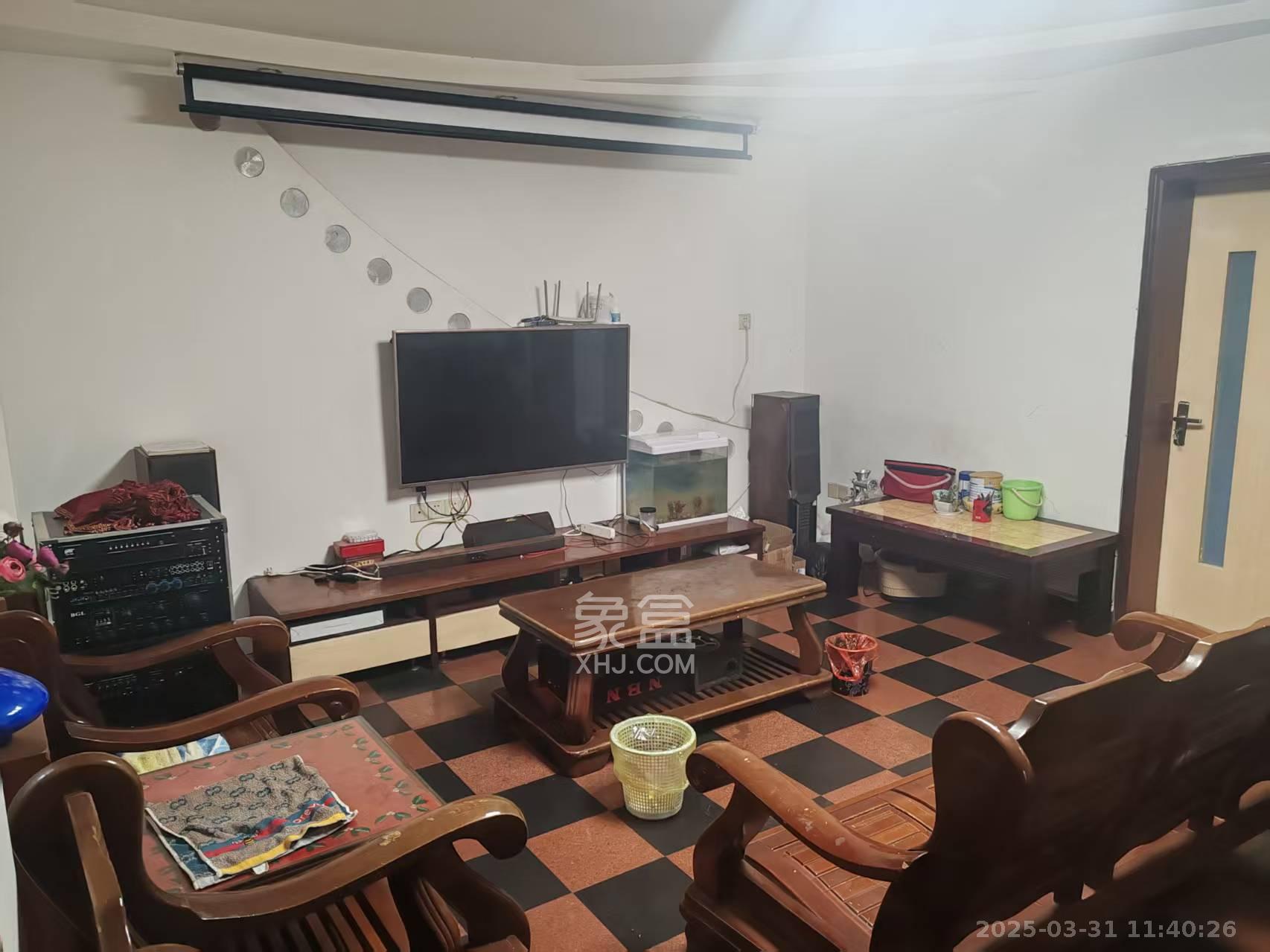 湘银公寓 3室2厅2卫 2100.0元/月 湘银公寓 3室2厅2卫 2100.0元/月室内图