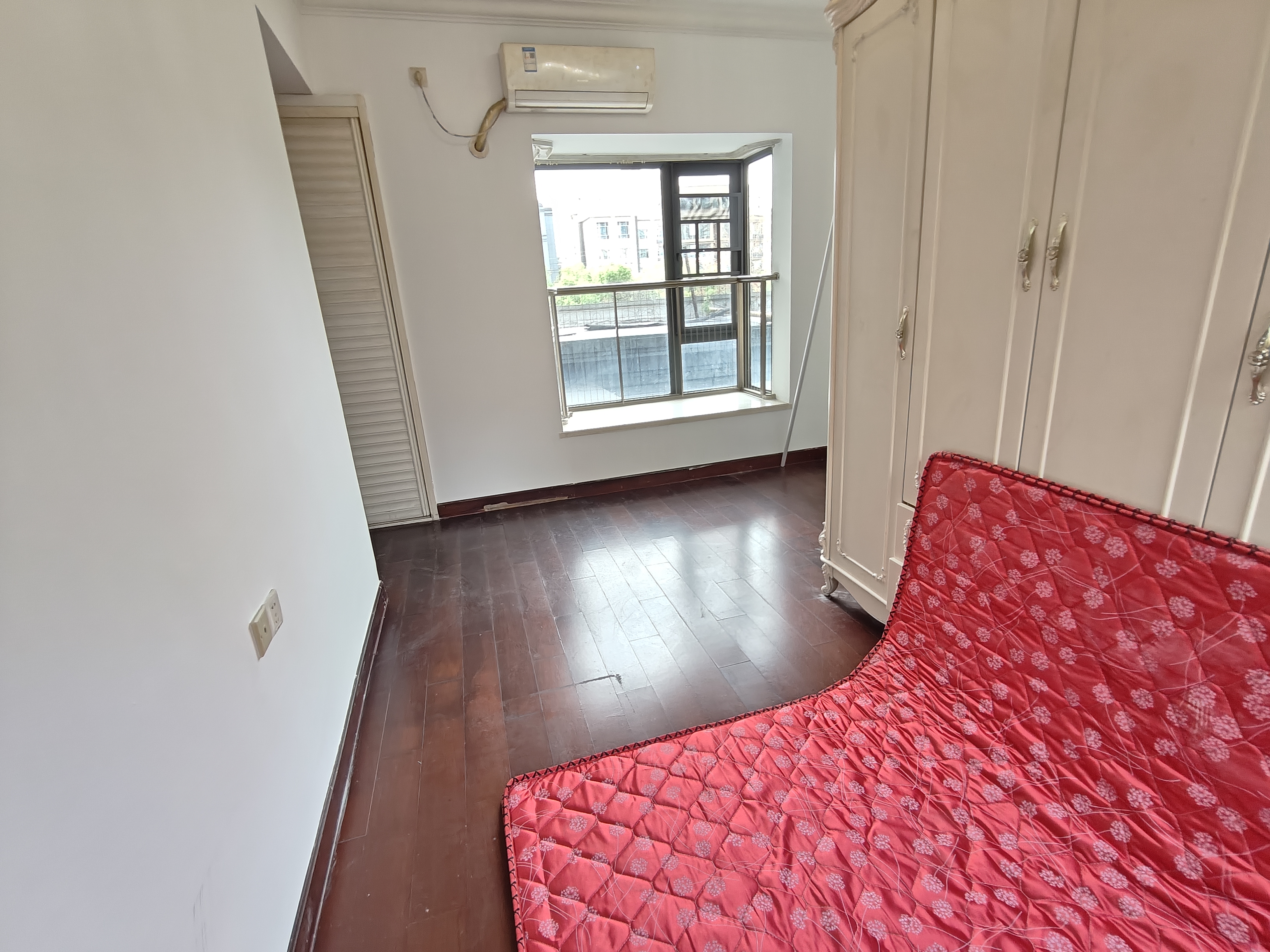 恒大华府 3室2厅2卫 2000.0元/月 恒大华府 3室2厅2卫 2000.0元/月室内图