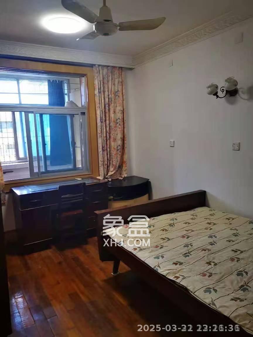 中南家园  2室1厅1卫   1300.00元/月室内图