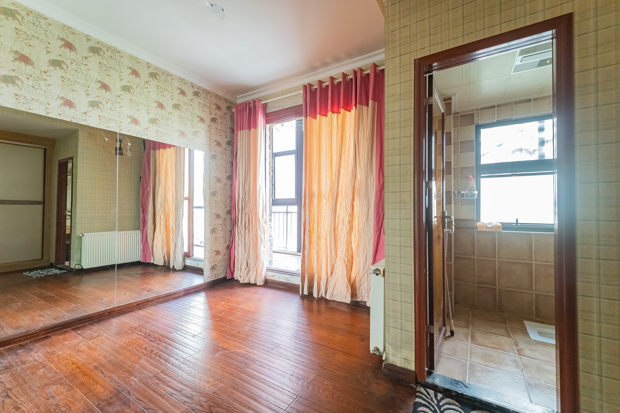 星湖湾一期洋房 4室2厅2卫 148.0万 星湖湾一期洋房 4室2厅2卫 148.0万卧室