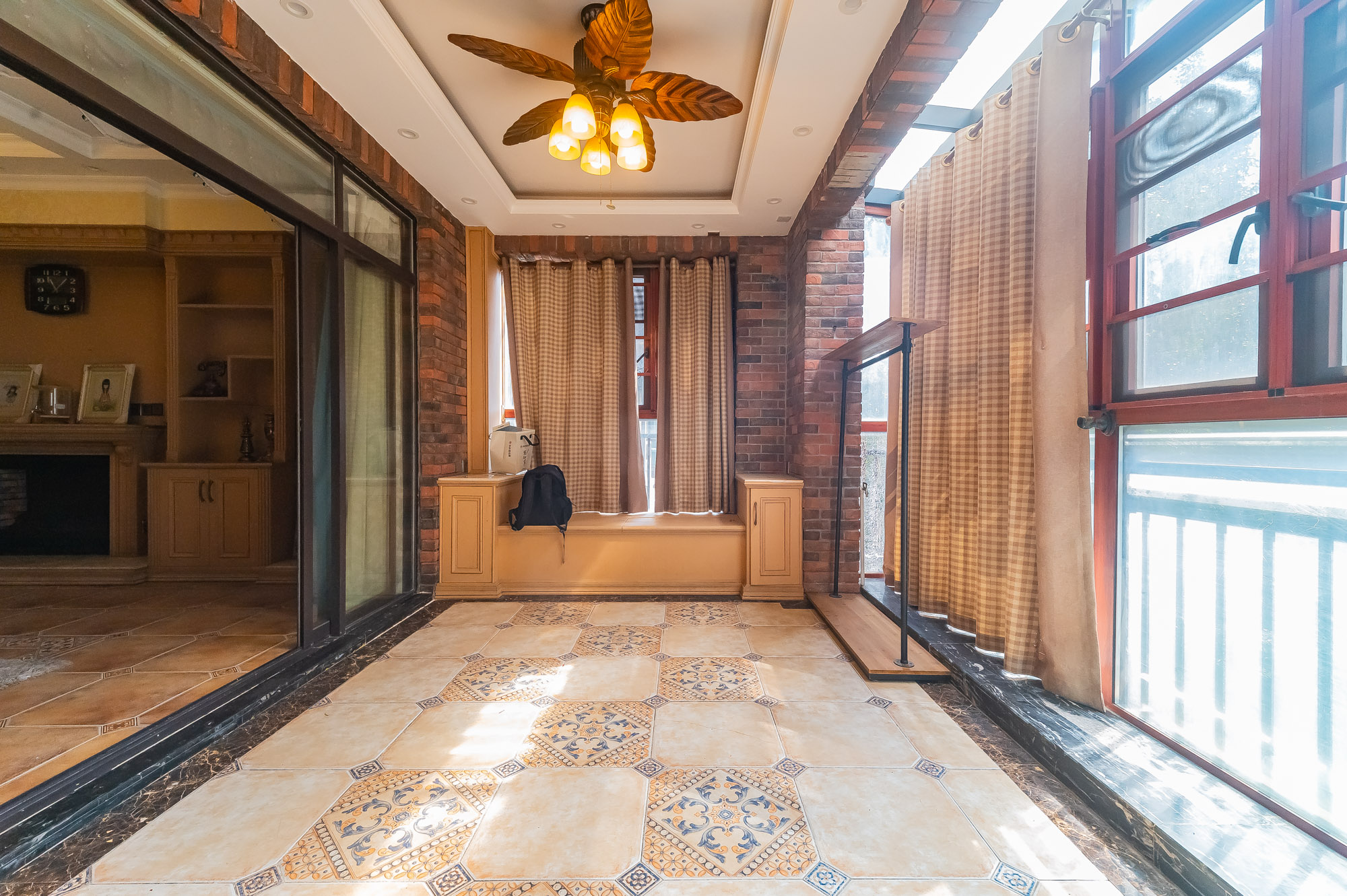 星湖湾一期洋房 4室2厅2卫 148.0万 星湖湾一期洋房 4室2厅2卫 148.0万阳台