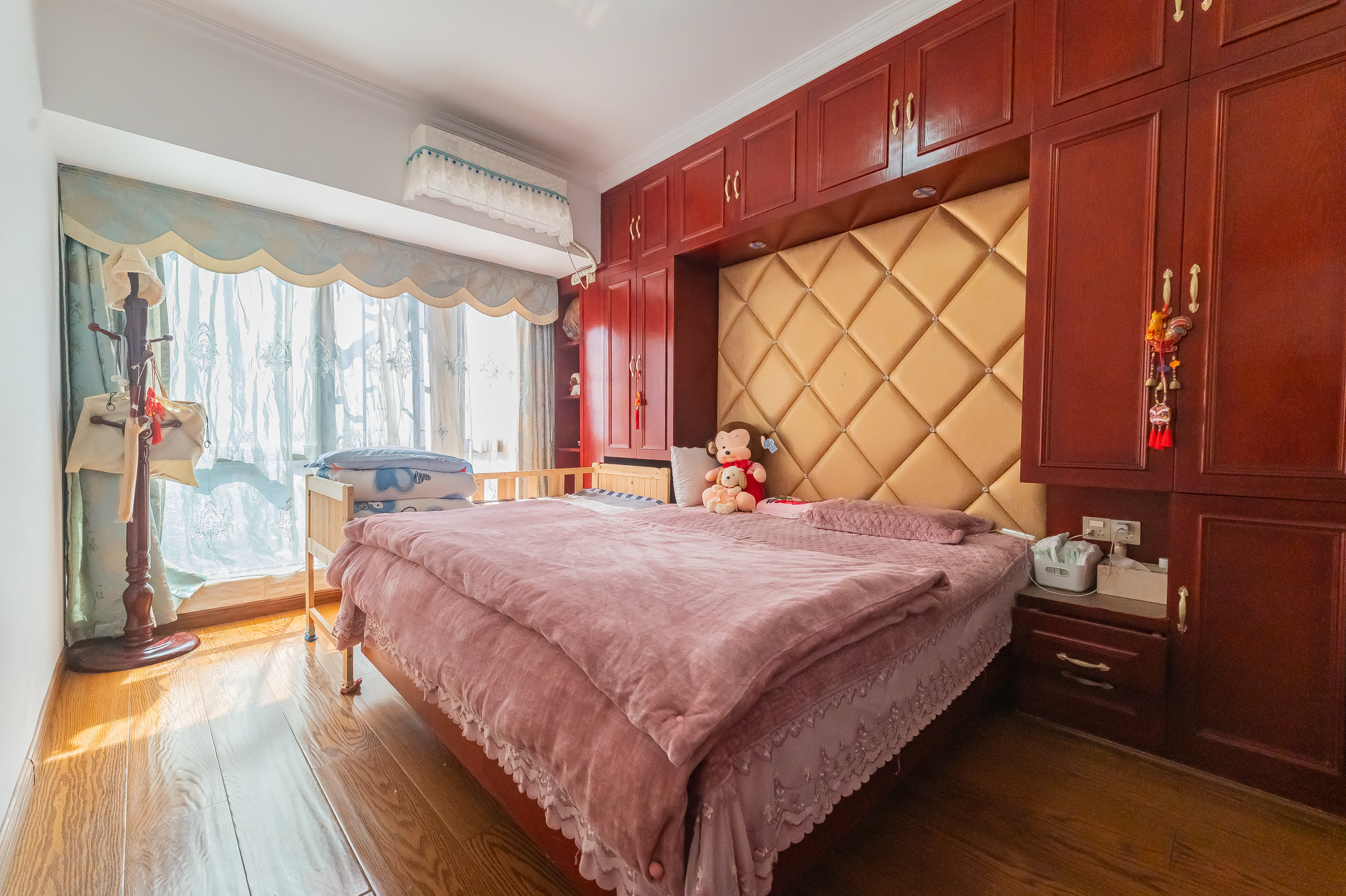 海伦春天  3室2厅2卫    88.0万 海伦春天  3室2厅2卫    88.0万卧室