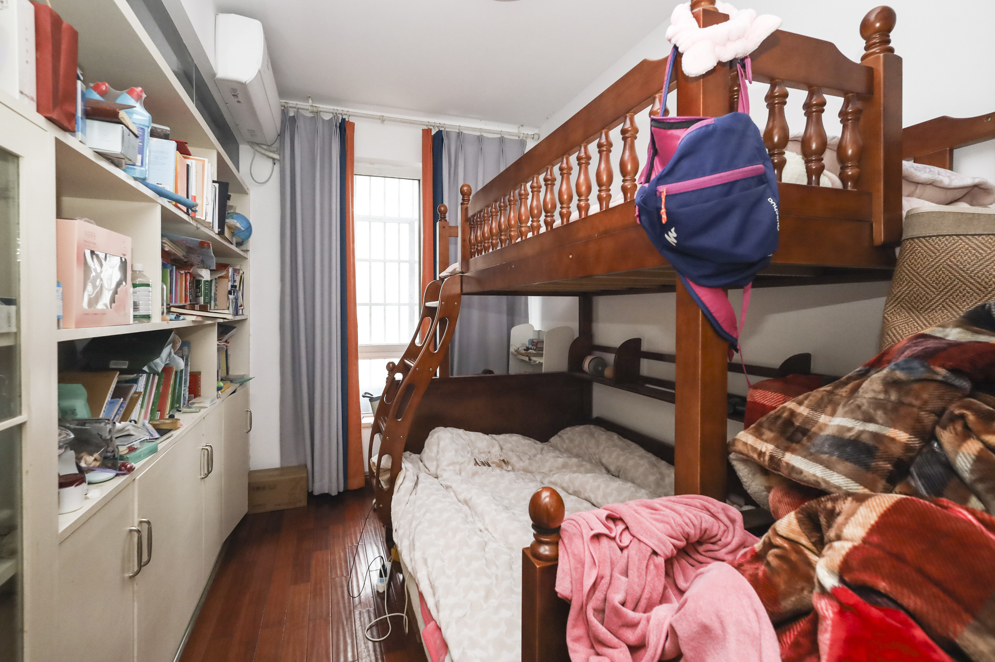 山语城一期  3室2厅2卫    86.0万 山语城一期  3室2厅2卫    86.0万卧室