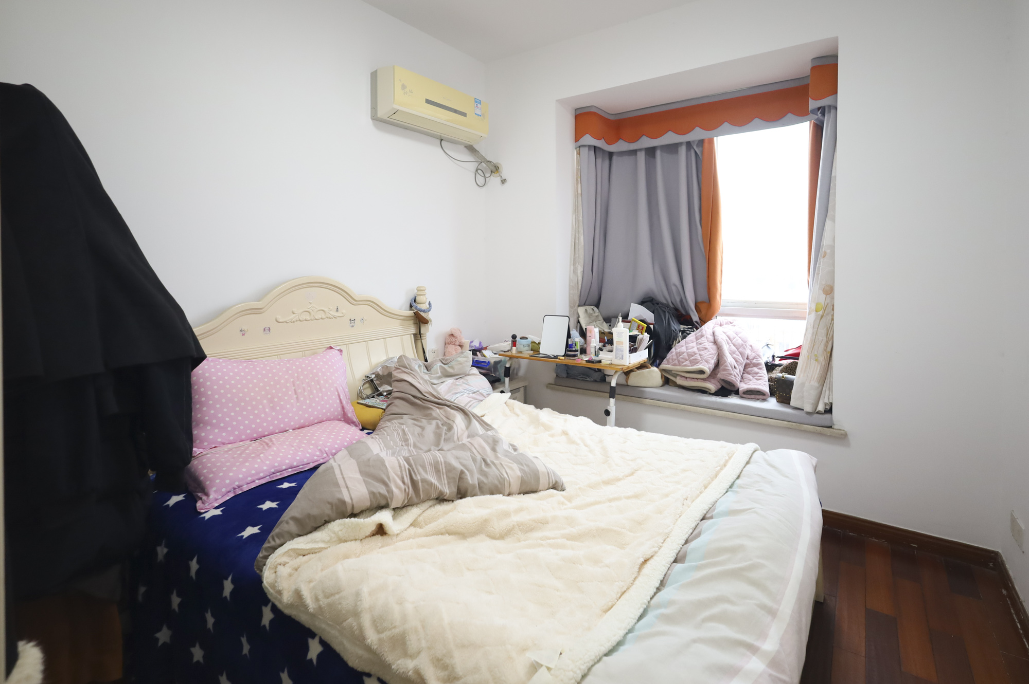 山语城一期  3室2厅2卫    86.0万 山语城一期  3室2厅2卫    86.0万卧室