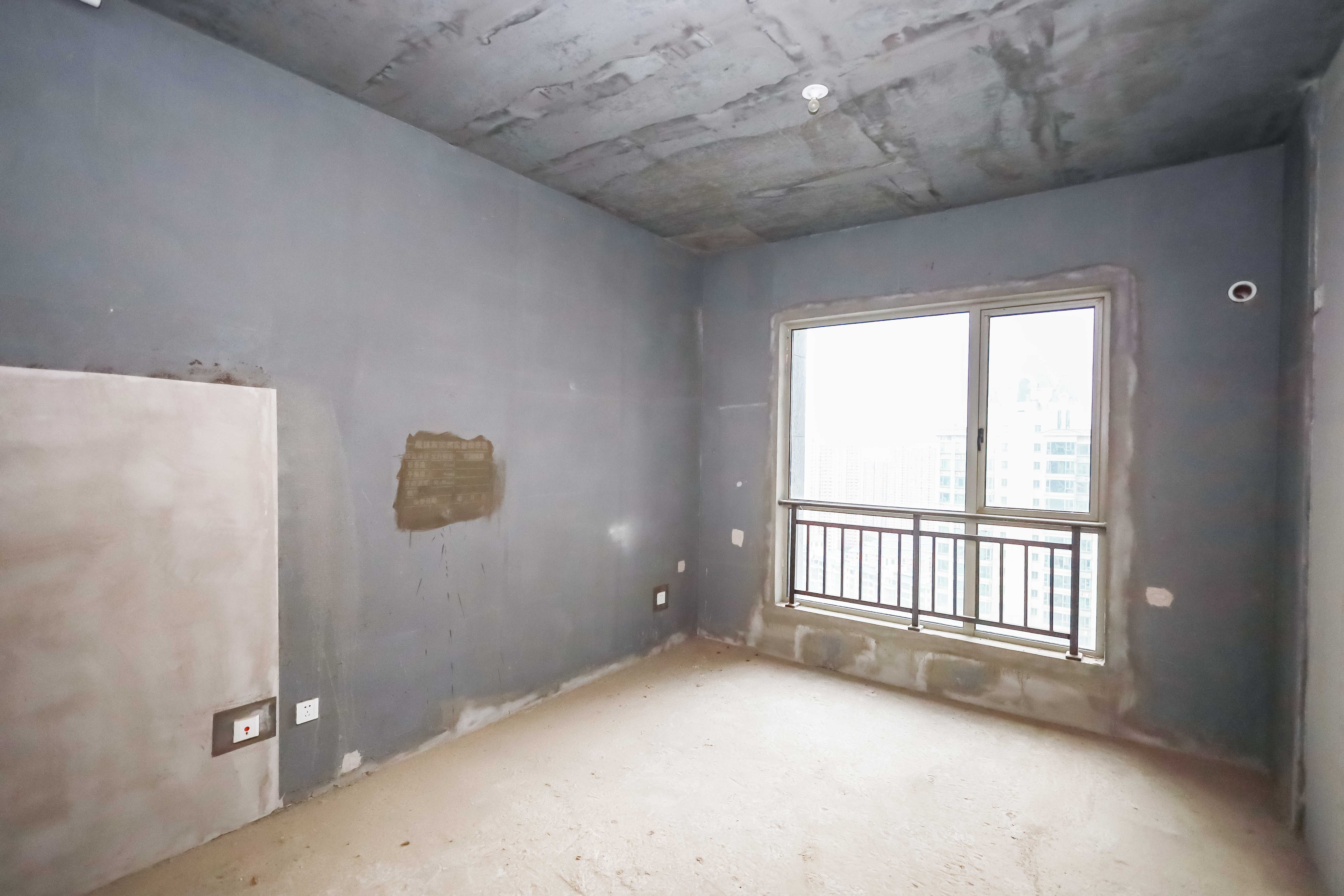 万象府台  4室2厅2卫   270.00万卧室