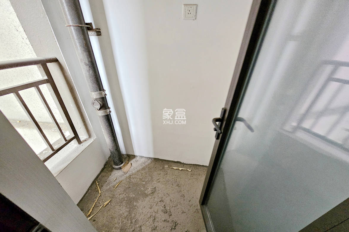 阳光城尚东湾悦江府 3室2厅2卫 92.0万 阳光城尚东湾悦江府 3室2厅2卫 92.0万阳台