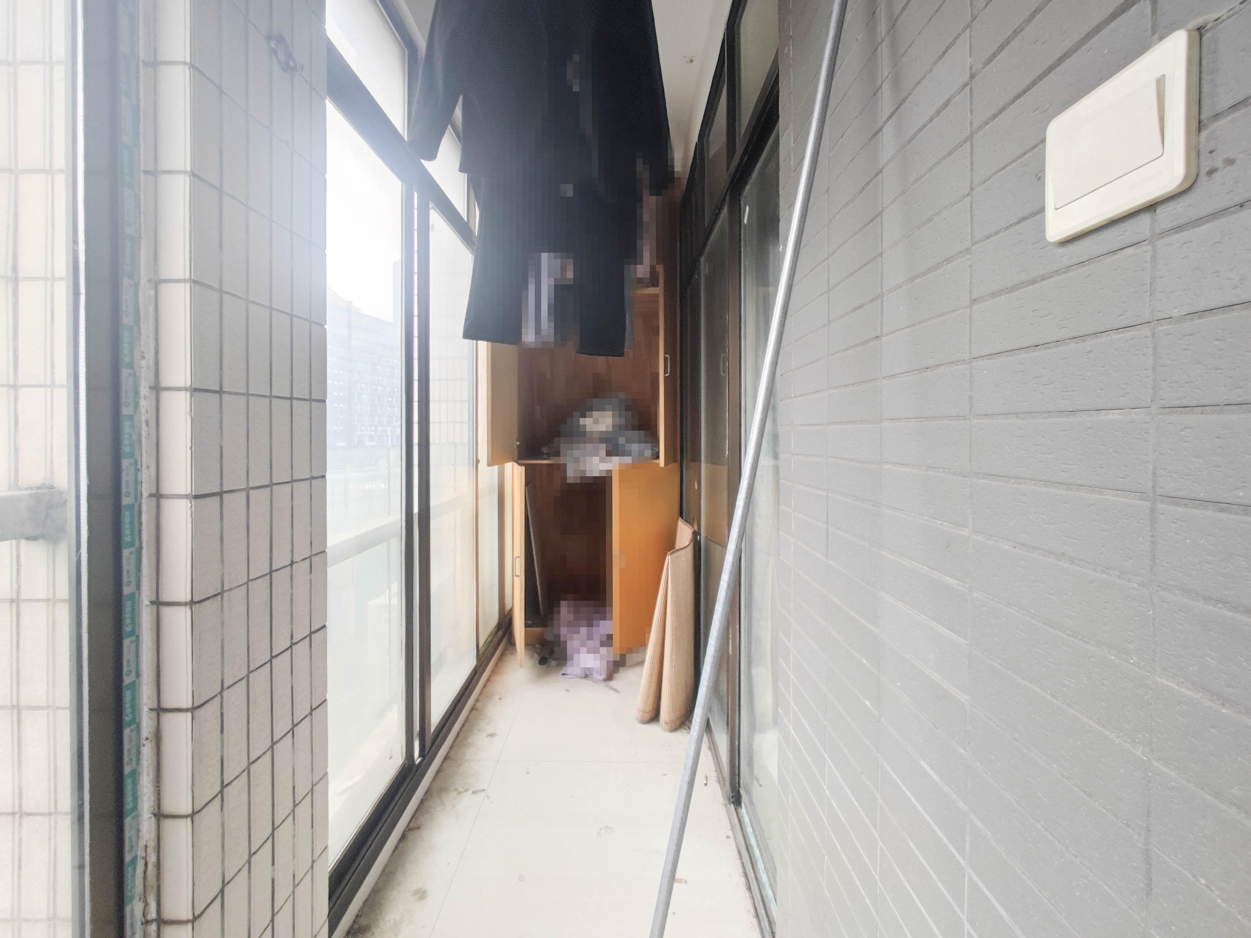 岳泰理想城  3室2厅2卫   68.00万阳台