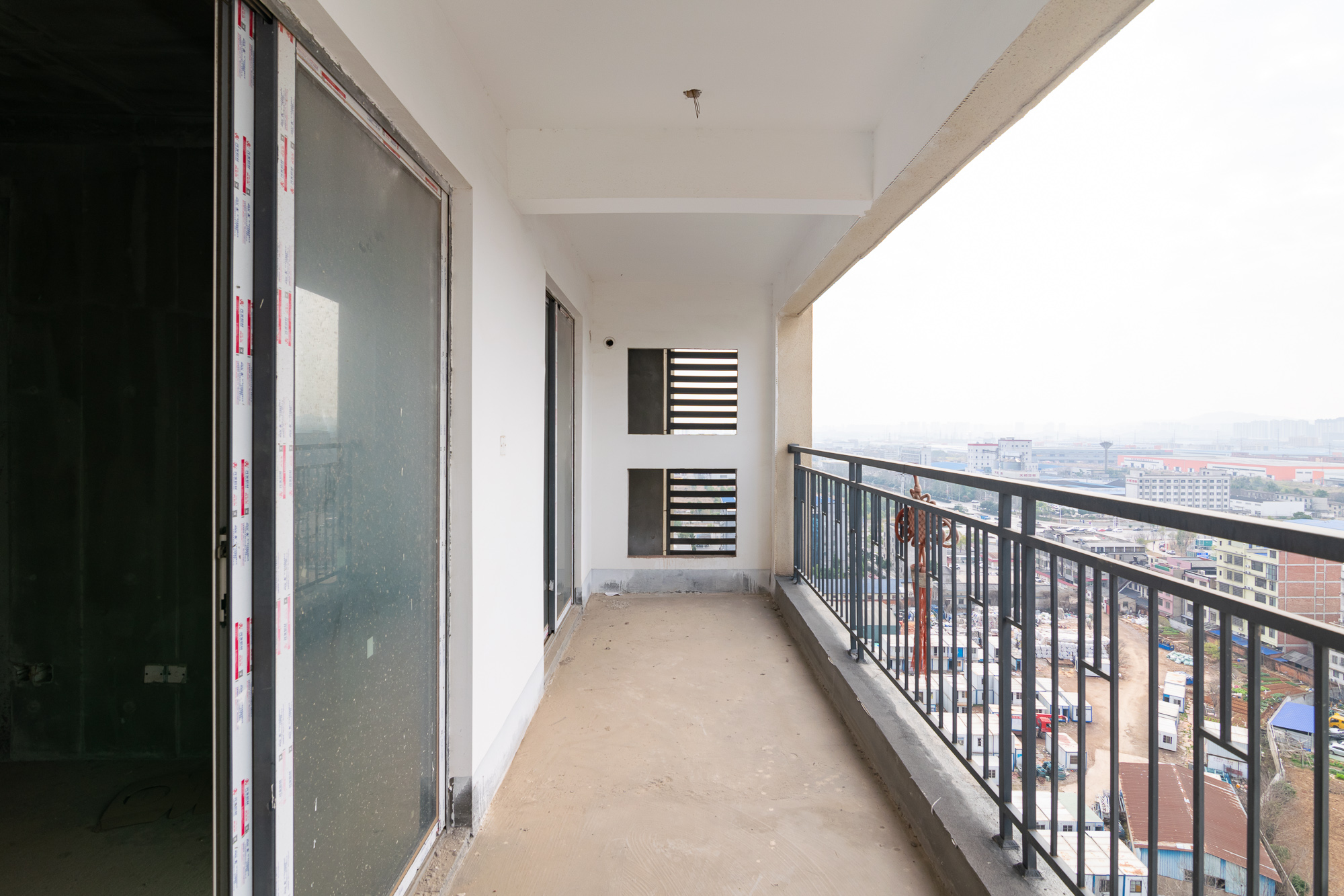 亿达智造小镇望天悦 3室2厅2卫 68.0万 亿达智造小镇望天悦 3室2厅2卫 68.0万阳台