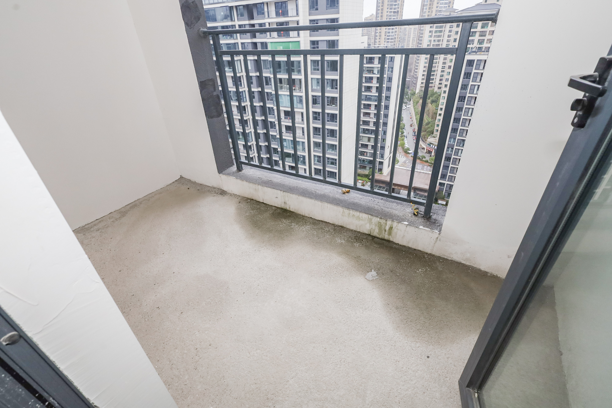 轨道中建麓江府  4室2厅2卫   290.00万阳台