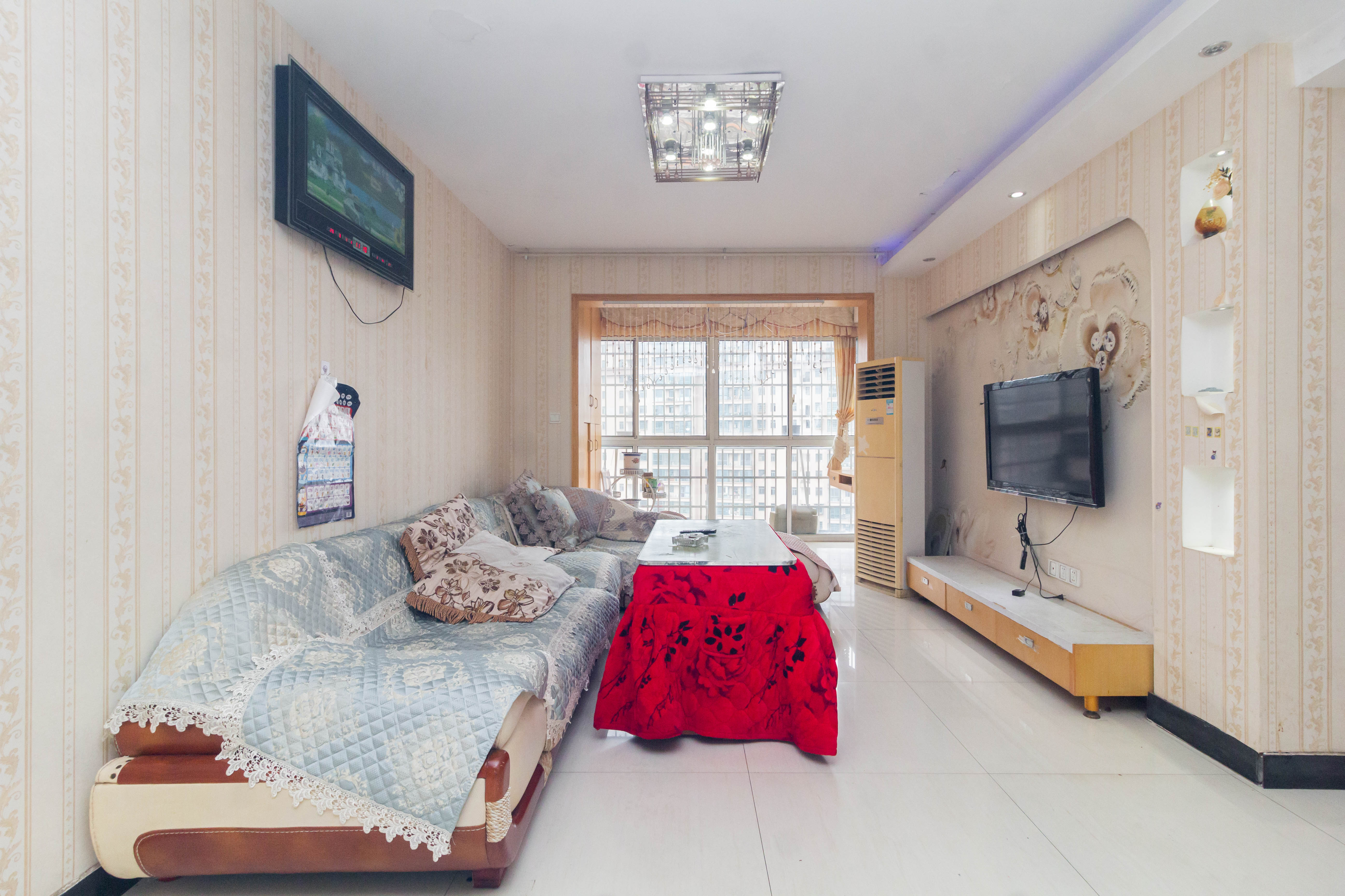 东业苹果社区 2室2厅1卫 39.8万 东业苹果社区 2室2厅1卫 39.8万客厅