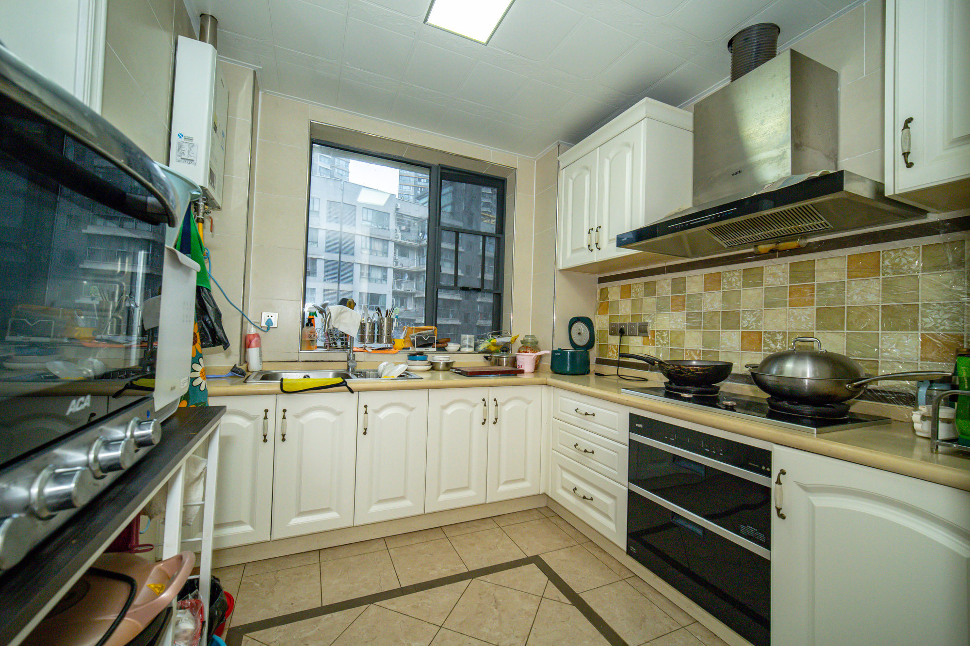 恒基凯旋门一二期  4室2厅2卫    178.0万 恒基凯旋门一二期  4室2厅2卫    178.0万厨房