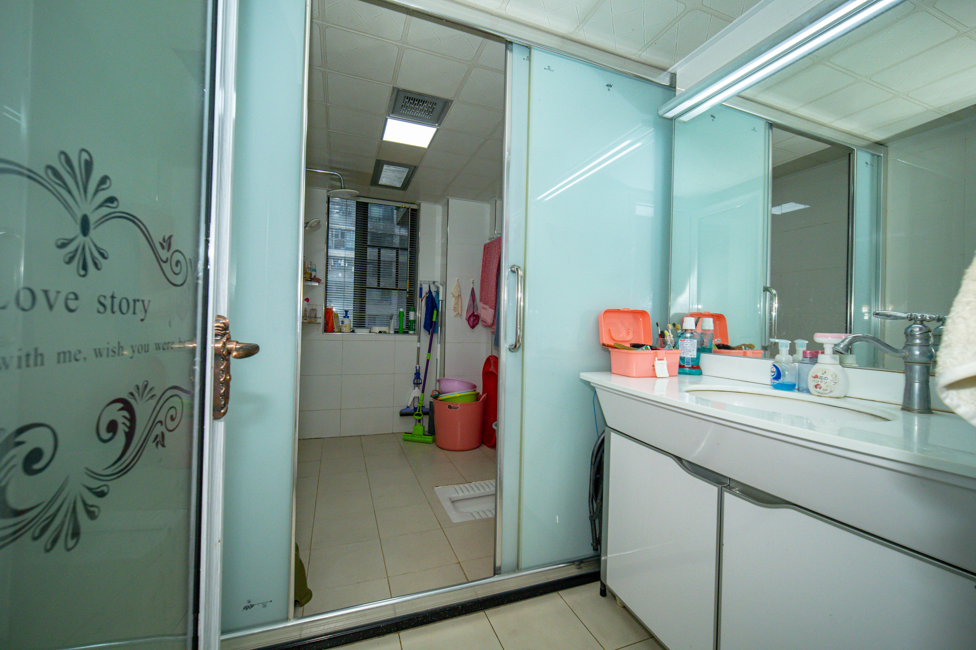 恒基凯旋门一二期  4室2厅2卫    178.0万 恒基凯旋门一二期  4室2厅2卫    178.0万卫生间