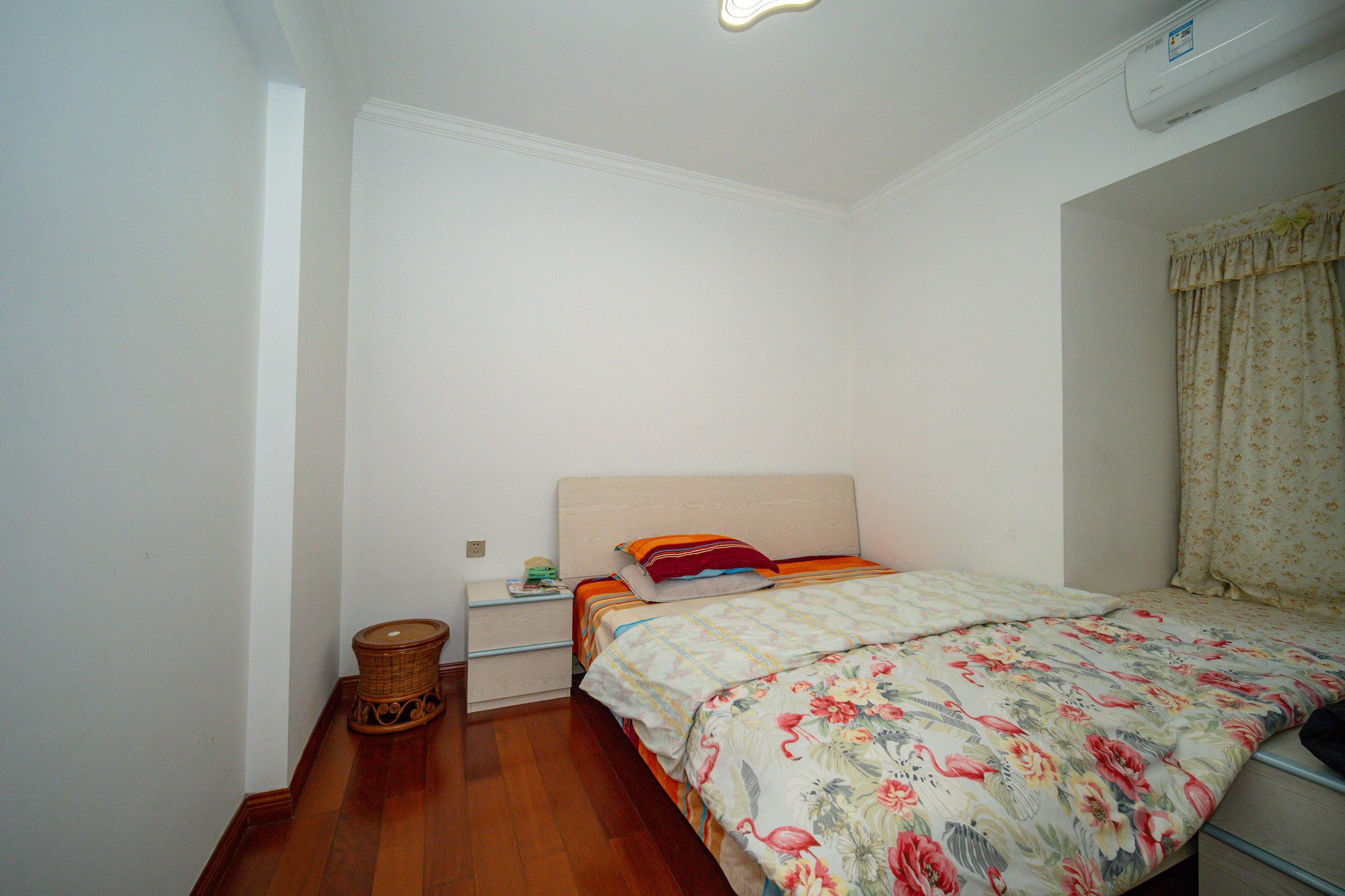 恒基凯旋门一二期  4室2厅2卫    178.0万 恒基凯旋门一二期  4室2厅2卫    178.0万卧室