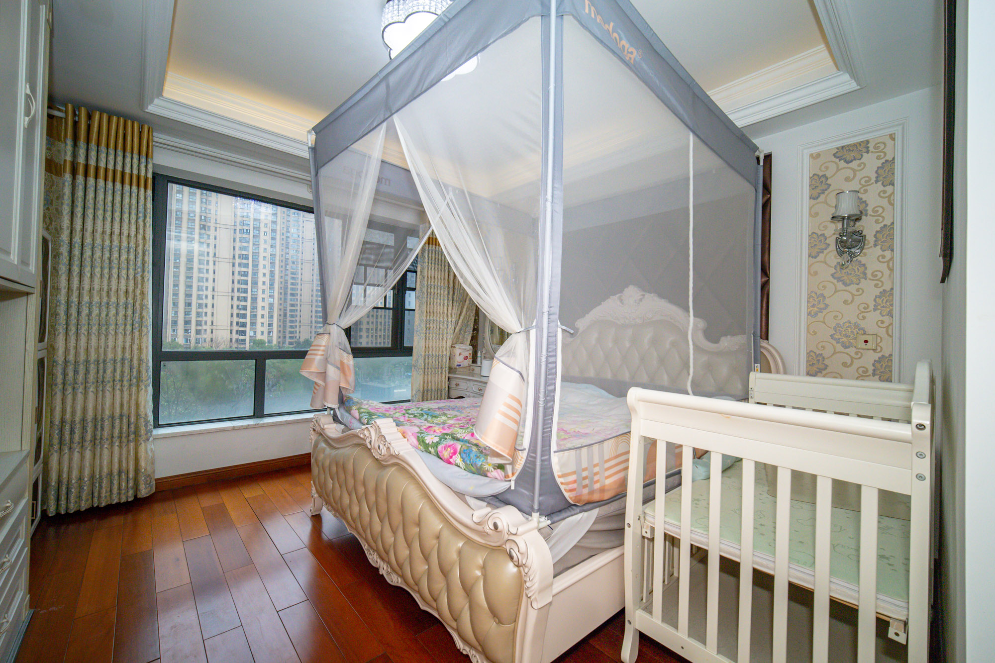 恒基凯旋门一二期  4室2厅2卫    178.0万 恒基凯旋门一二期  4室2厅2卫    178.0万卧室